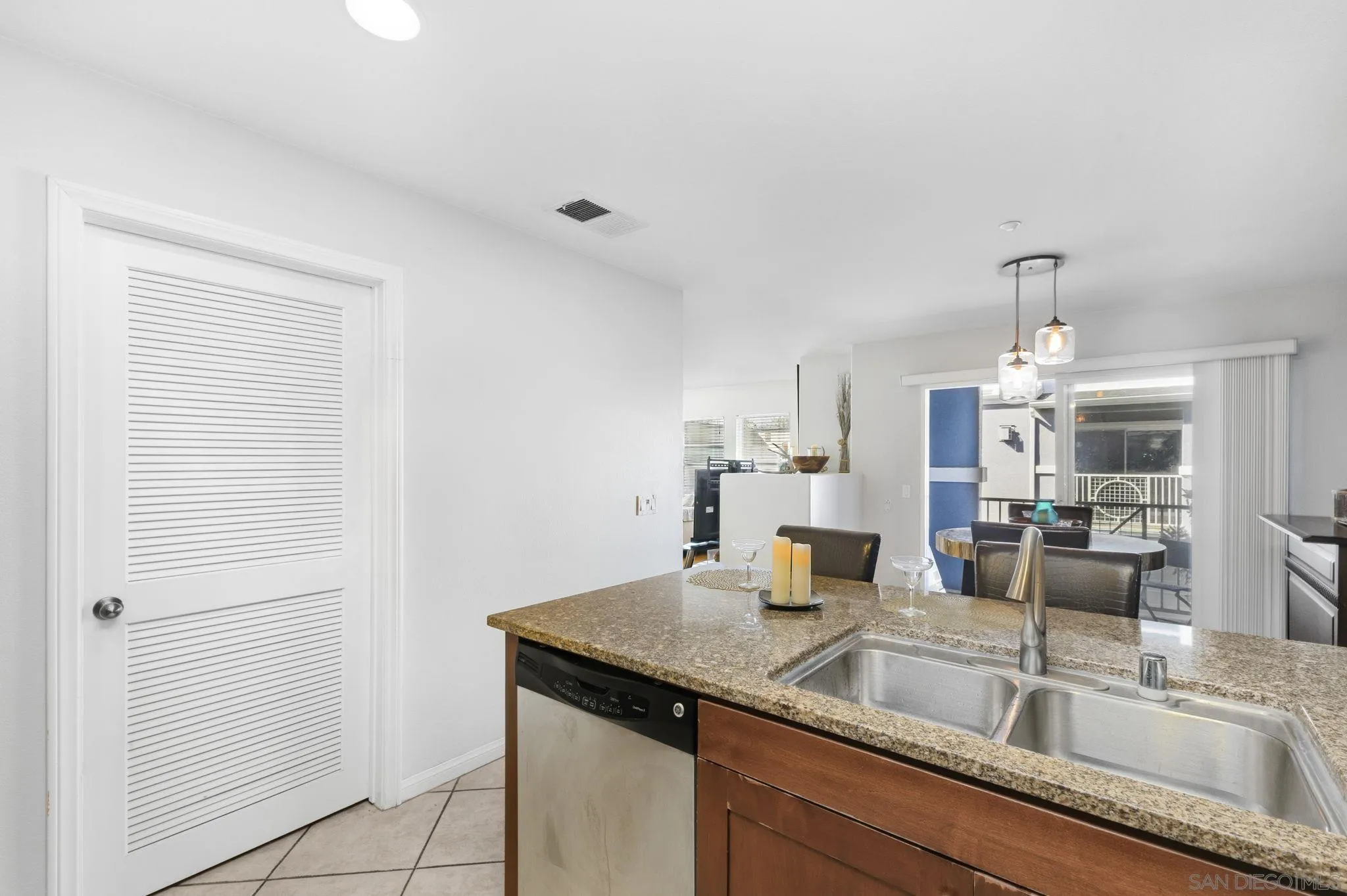 https://cdn.realtyfeed.com/cdn/127/260021141/c17484e6b3ca1e2ae6ca877a80e95301.webp