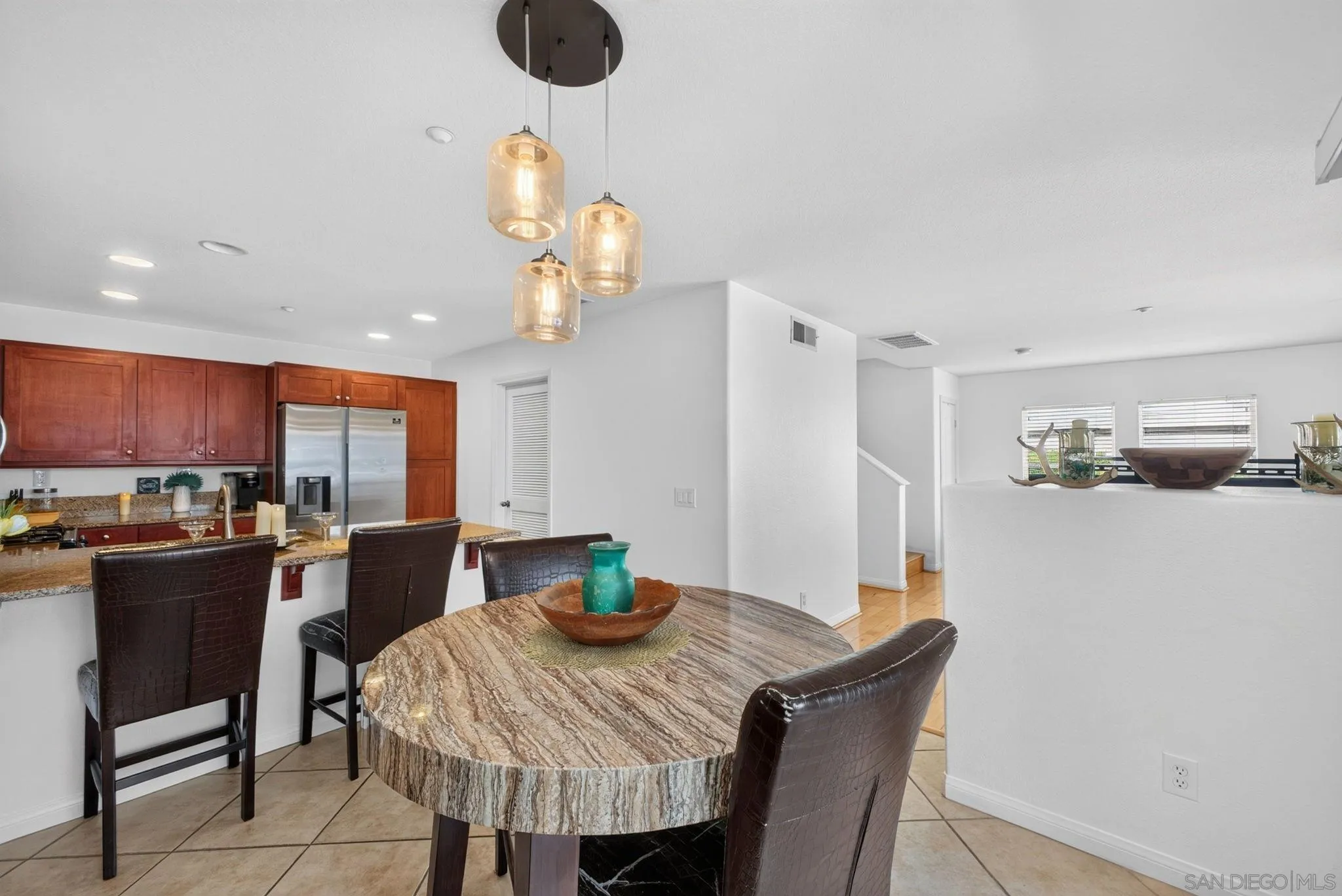 https://cdn.realtyfeed.com/cdn/127/260021141/ef6bbba1353eb84d895a403a13f4cadc.webp