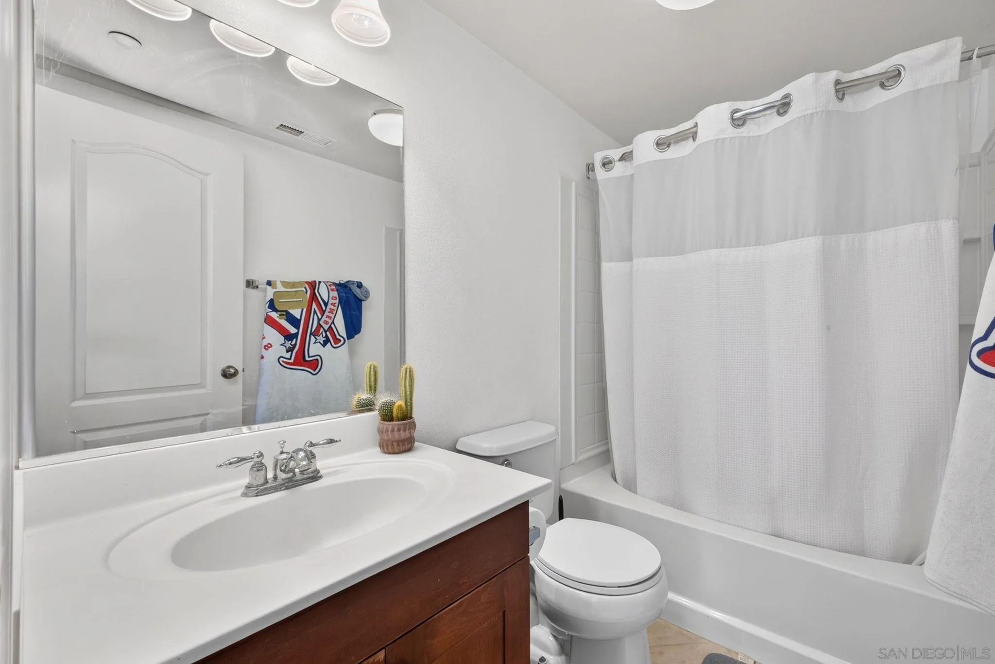 https://cdn.realtyfeed.com/cdn/127/260021141/ef96beeb6b1d6fc07c5dc2a1ddae57c5.webp