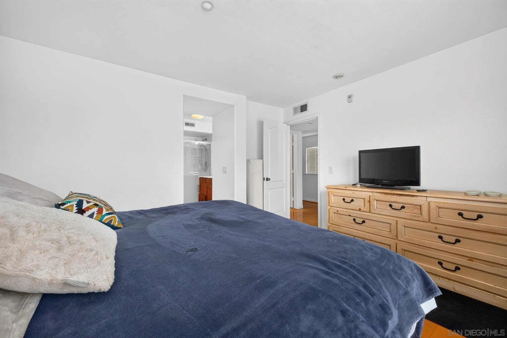 https://cdn.realtyfeed.com/cdn/127/260021141/f5ec29903c1d0bea2f3654aa8ad34c53.webp