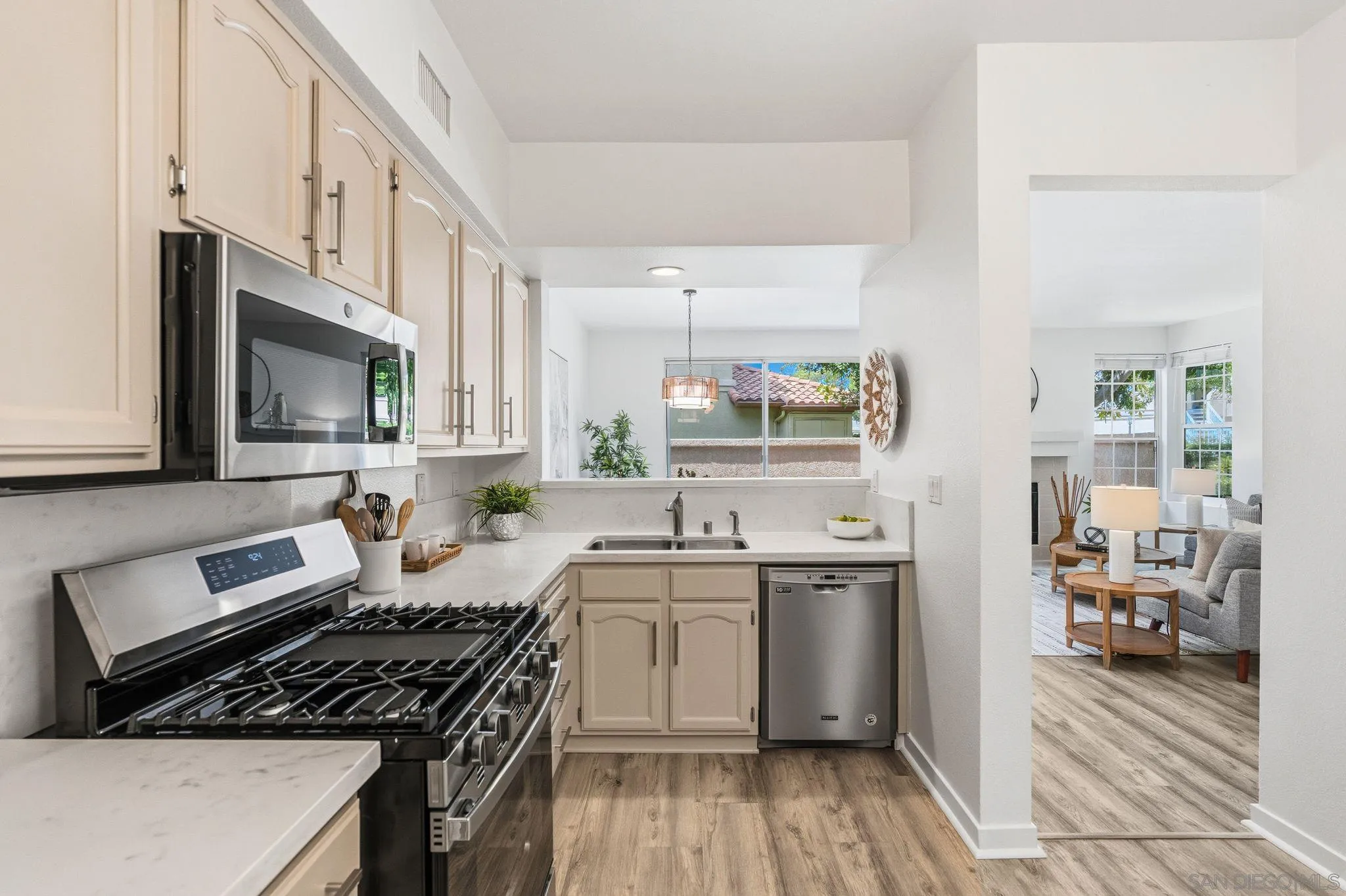 https://cdn.realtyfeed.com/cdn/127/260021144/061c044e0c8ac739aae6b9e4a9ebeb04.webp