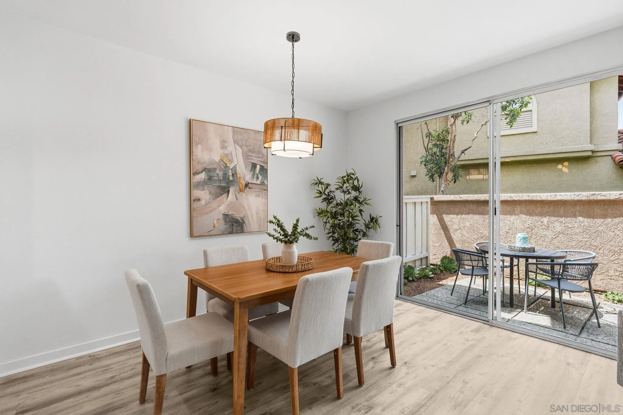 https://cdn.realtyfeed.com/cdn/127/260021144/3a0c70779d7dda44874690ff133fb927.webp
