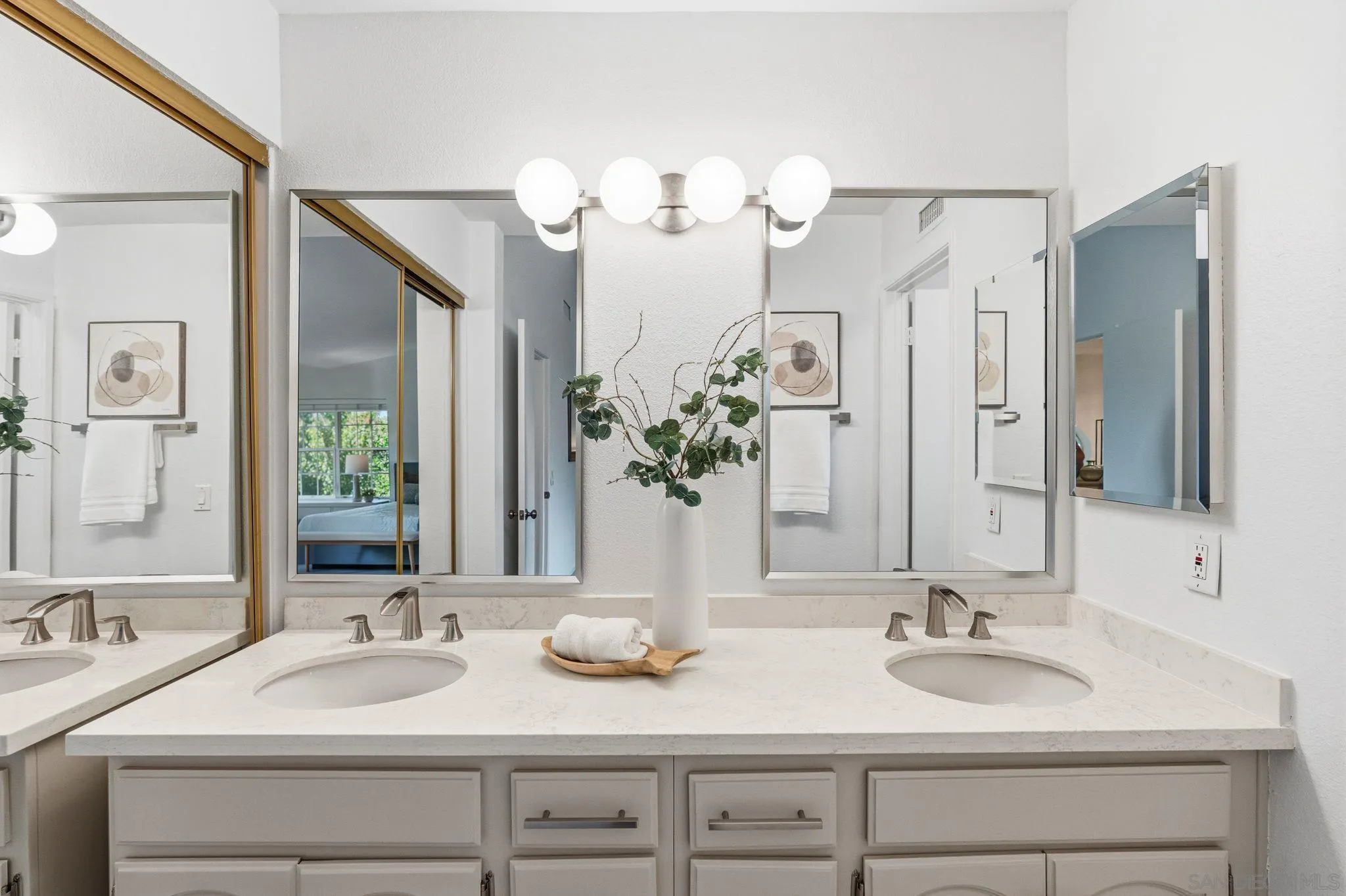 https://cdn.realtyfeed.com/cdn/127/260021144/4c81497e33a60fbdd4f0879deb1ea46f.webp