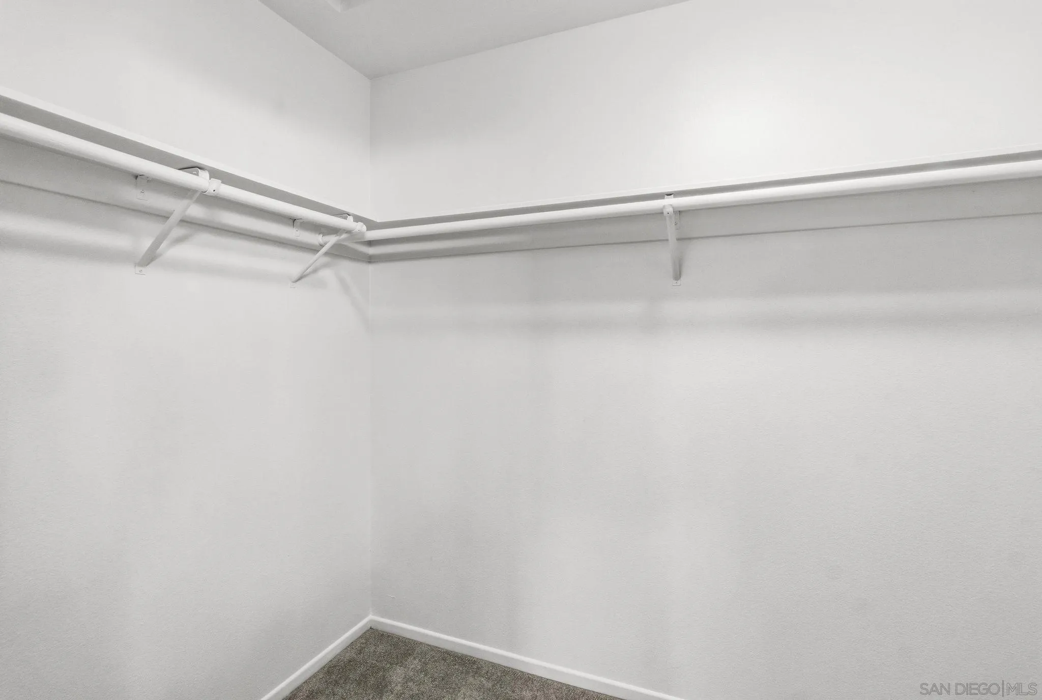 https://cdn.realtyfeed.com/cdn/127/260021144/754f28a037b59e1d1ebcf19cfa13c2b5.webp