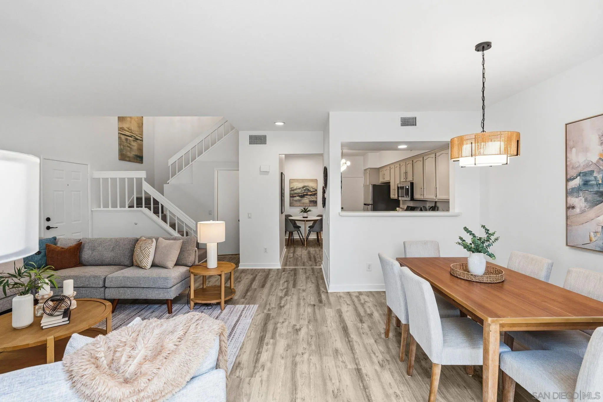 https://cdn.realtyfeed.com/cdn/127/260021144/cde837c1a4f0e546293068cf530eaaf8.webp