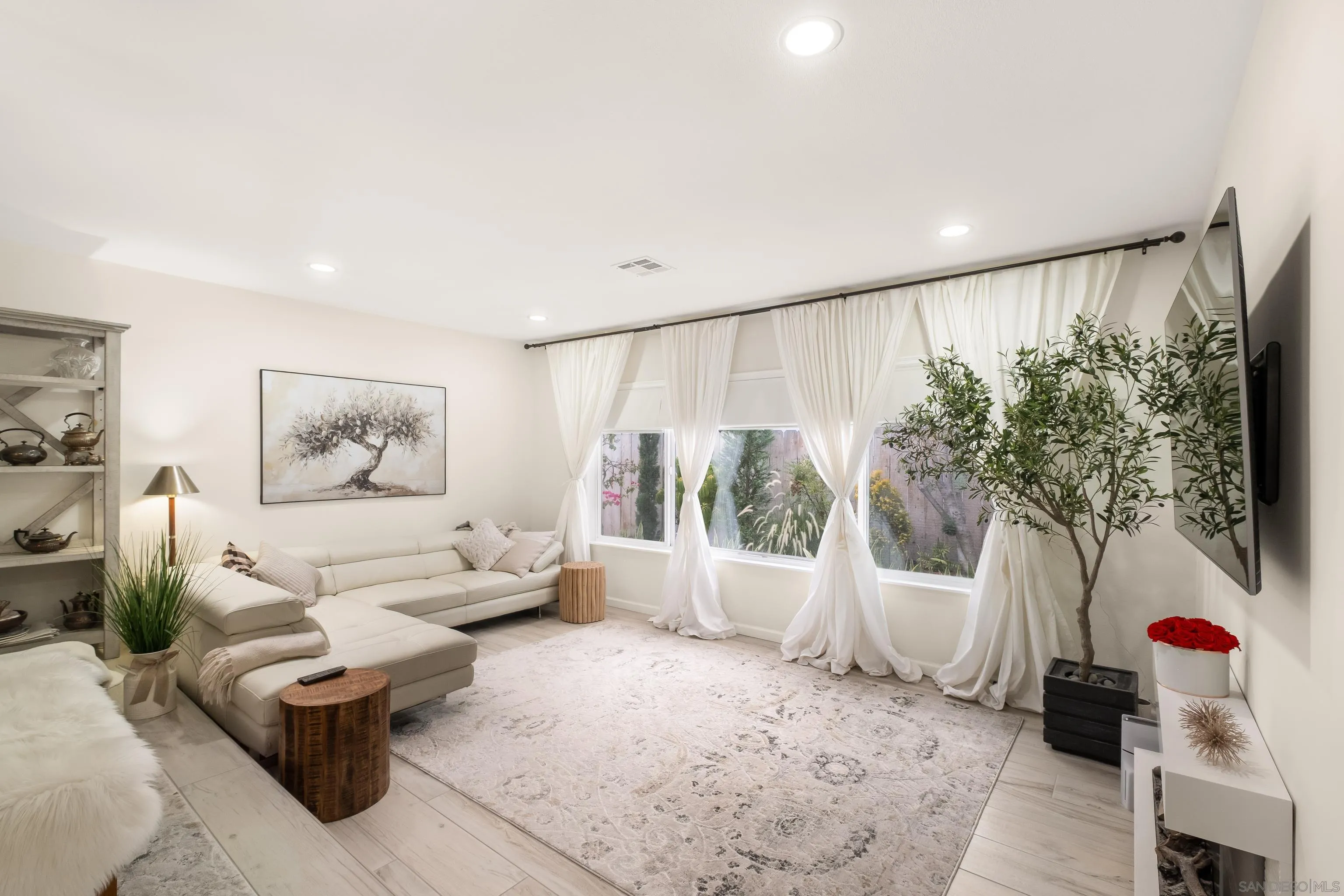 https://cdn.realtyfeed.com/cdn/127/260021148/159b3b143757ada1d853e77aa1256cdb.webp