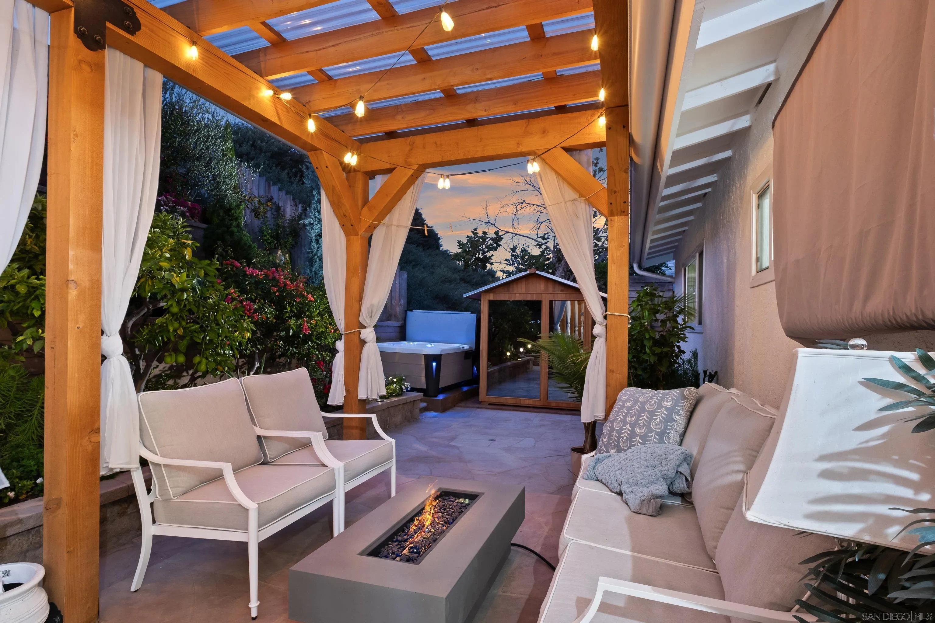 https://cdn.realtyfeed.com/cdn/127/260021148/2ce3d52c3f4536b95cbc6c113847bbb7.webp