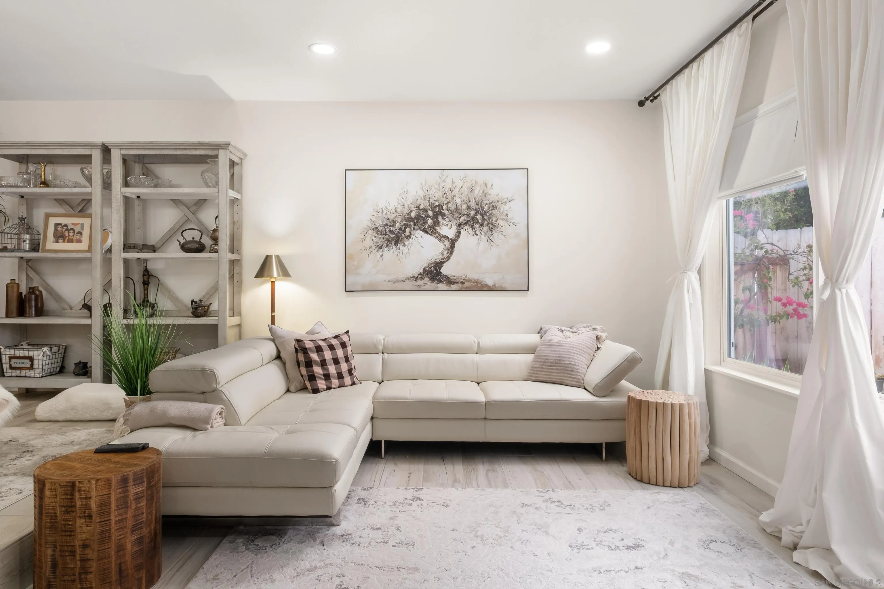 https://cdn.realtyfeed.com/cdn/127/260021148/74aec2d31655f0286ac699c2d8f909ae.webp