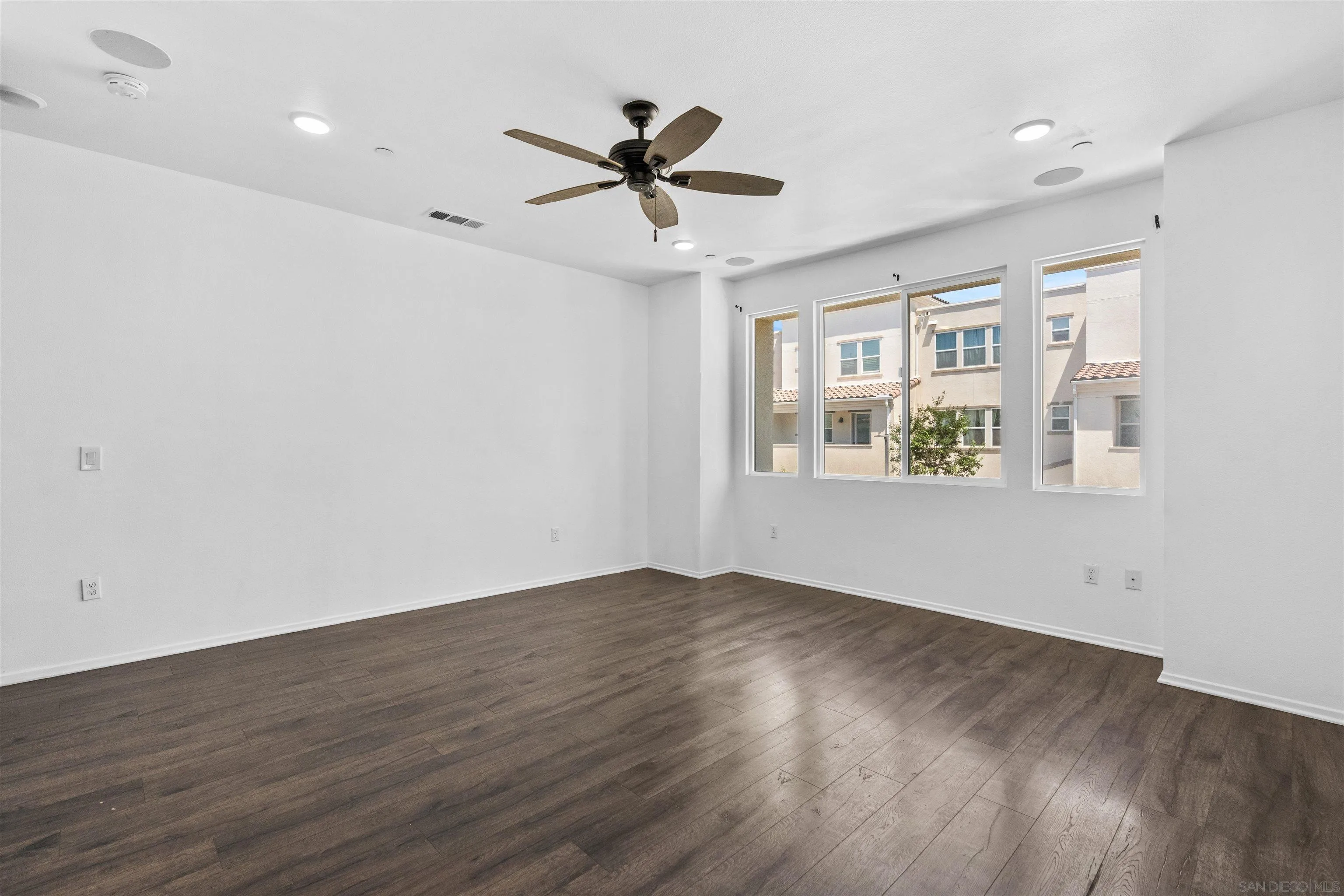 https://cdn.realtyfeed.com/cdn/127/260021157/3ab15f5451ca951e68306a8f0ff53ad2.webp