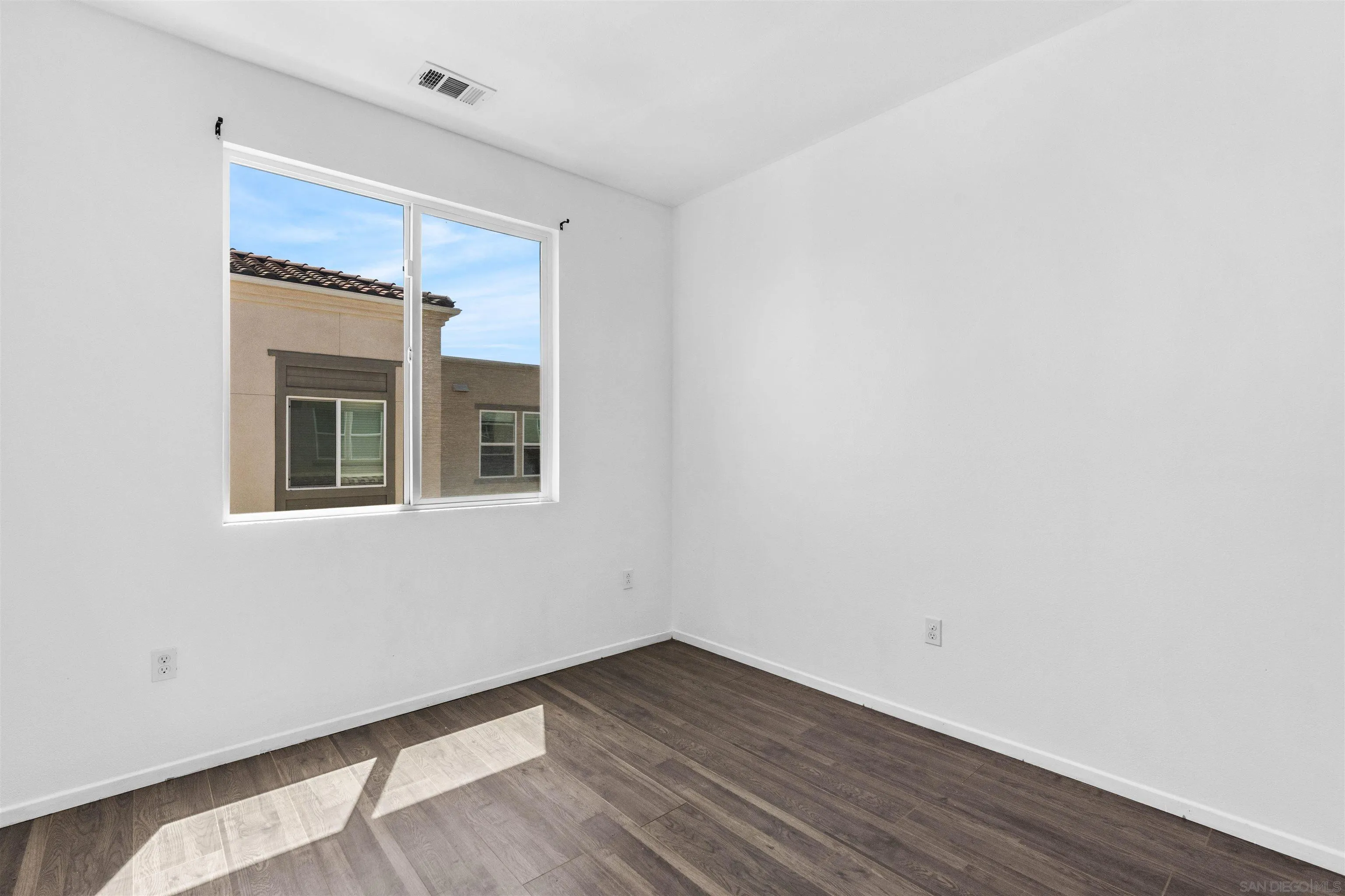 https://cdn.realtyfeed.com/cdn/127/260021157/471294b1987a855f32ffb4dd1469e107.webp