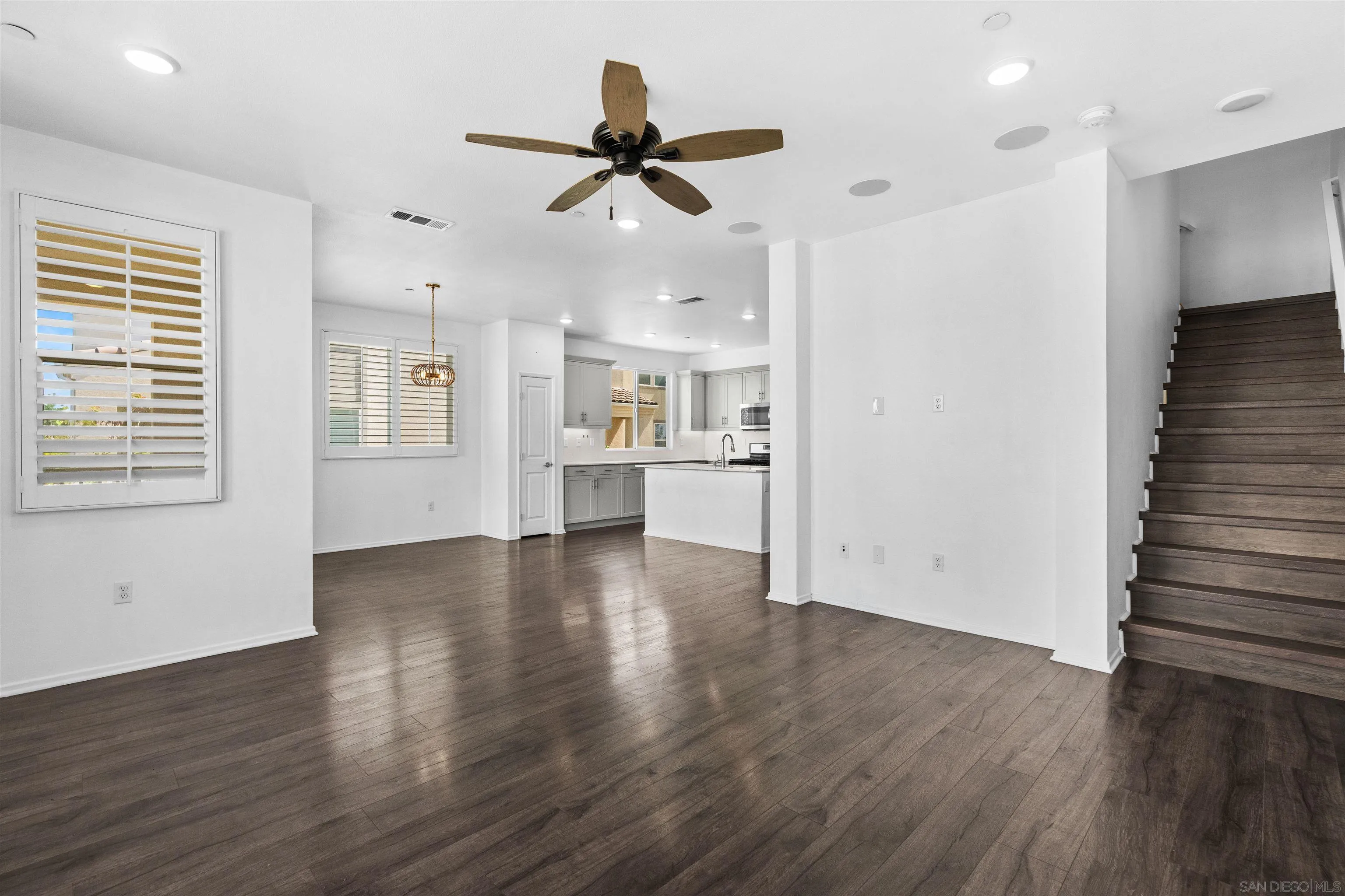 https://cdn.realtyfeed.com/cdn/127/260021157/bf4872566da0f6700b37db6d5c7227f5.webp