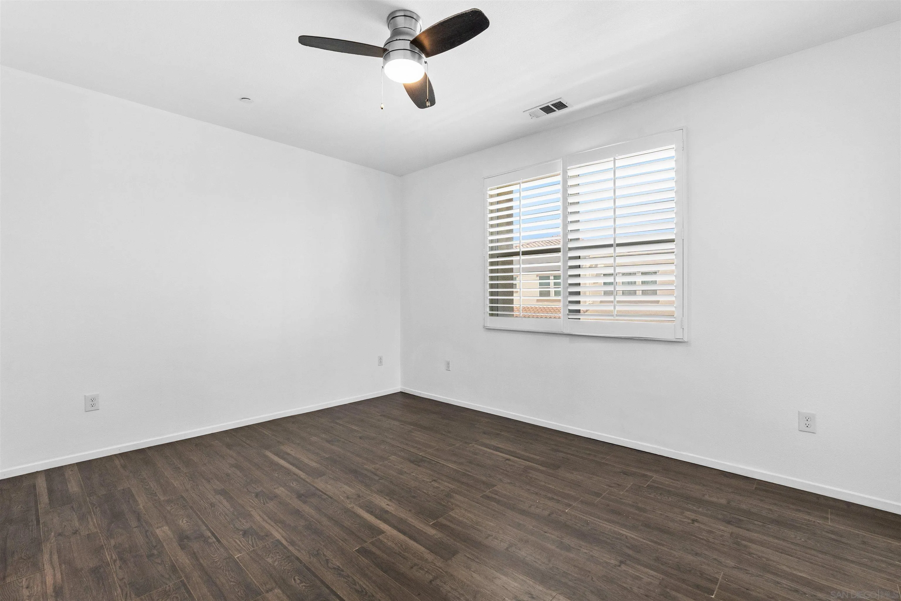 https://cdn.realtyfeed.com/cdn/127/260021157/d2971250684118f9262e8c9819bc0e37.webp