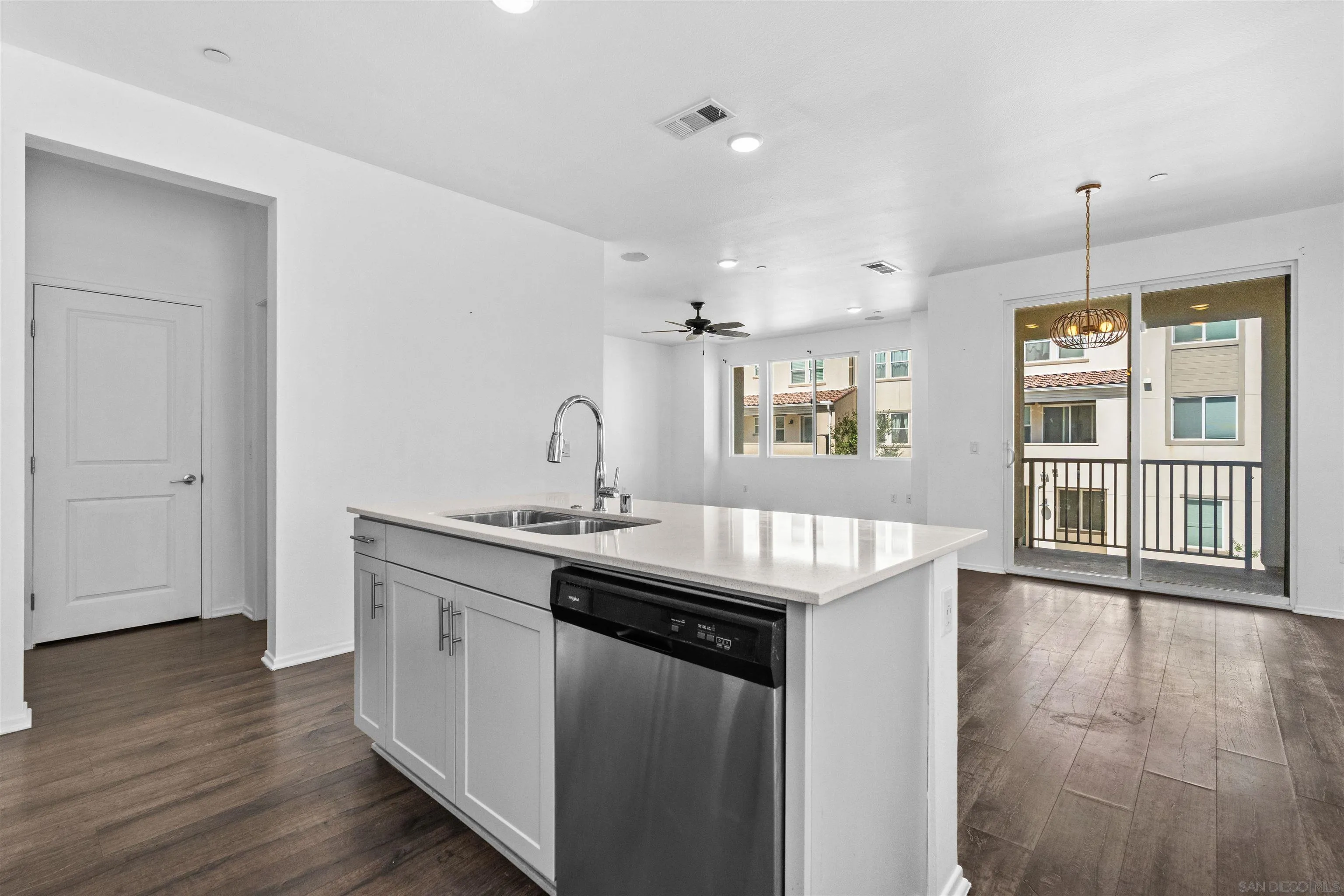 https://cdn.realtyfeed.com/cdn/127/260021157/f5b46c7acacc571d3da8f234f9d76f33.webp