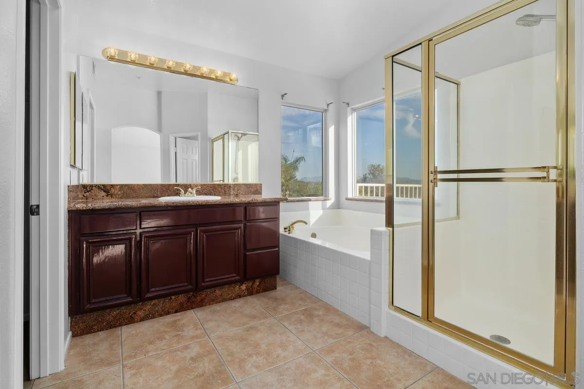 https://cdn.realtyfeed.com/cdn/127/260021158/195cb5fba1ed0429877ffc84534ab358.webp