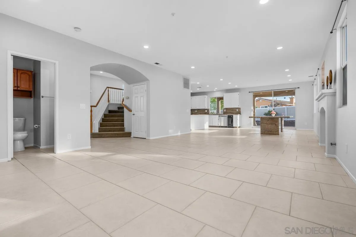 https://cdn.realtyfeed.com/cdn/127/260021158/3c5b5e1561a4de55b34dbda2c45c0db6.webp