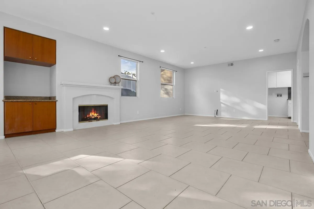 https://cdn.realtyfeed.com/cdn/127/260021158/56bcc62c3804e8e1006a1c635bc613d5.webp