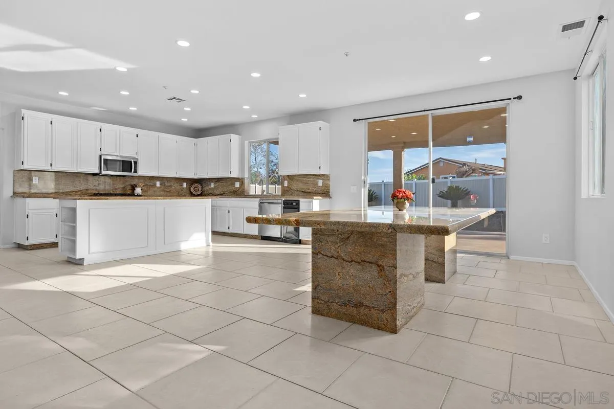 https://cdn.realtyfeed.com/cdn/127/260021158/57495ad00534f48aa26593a63fe158fd.webp