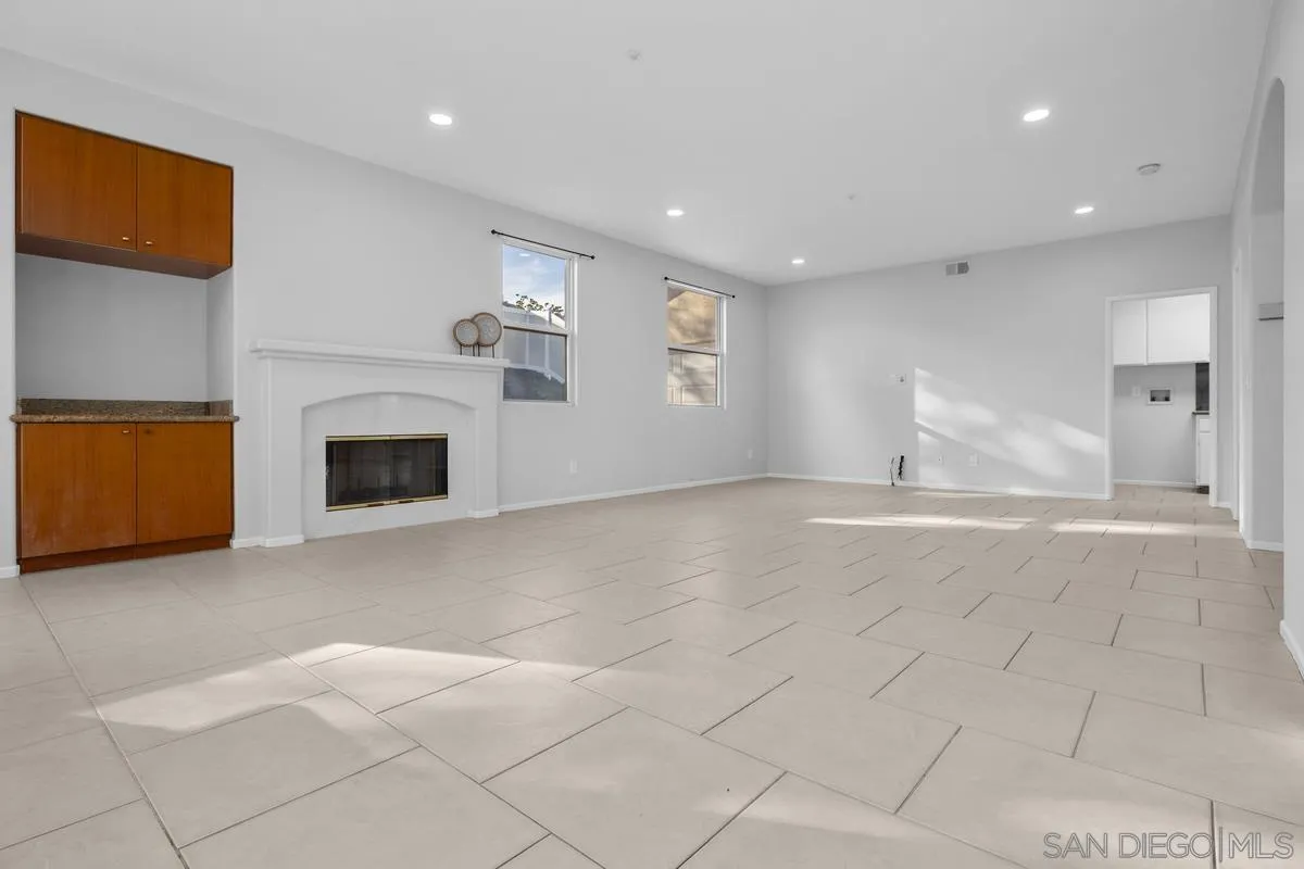 https://cdn.realtyfeed.com/cdn/127/260021158/e82eb8b223d8976ad74a18ddc6751fd0.webp