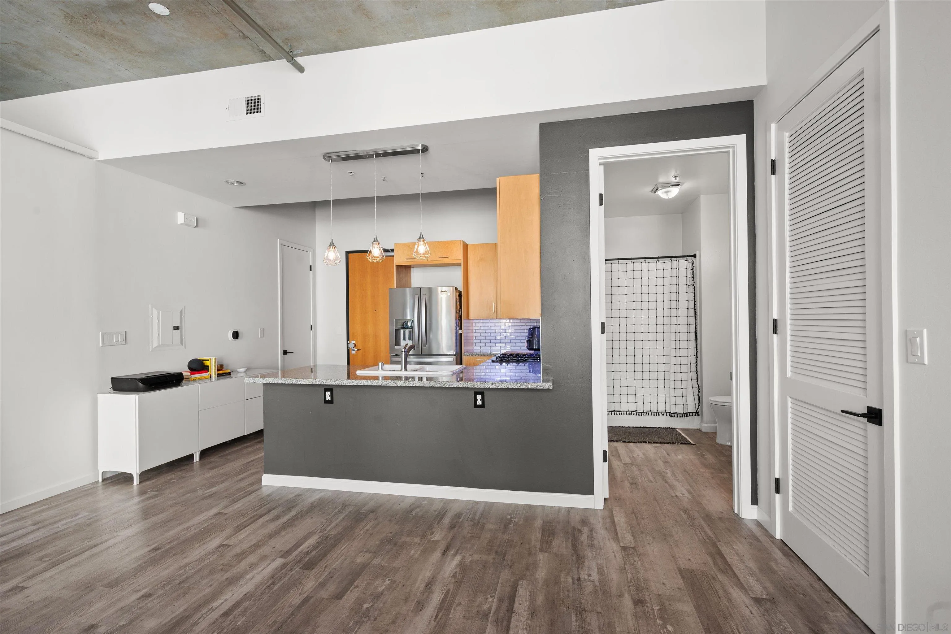 https://cdn.realtyfeed.com/cdn/127/260021160/2a4444aea19a5efdc105a7dec3fcacb4.webp