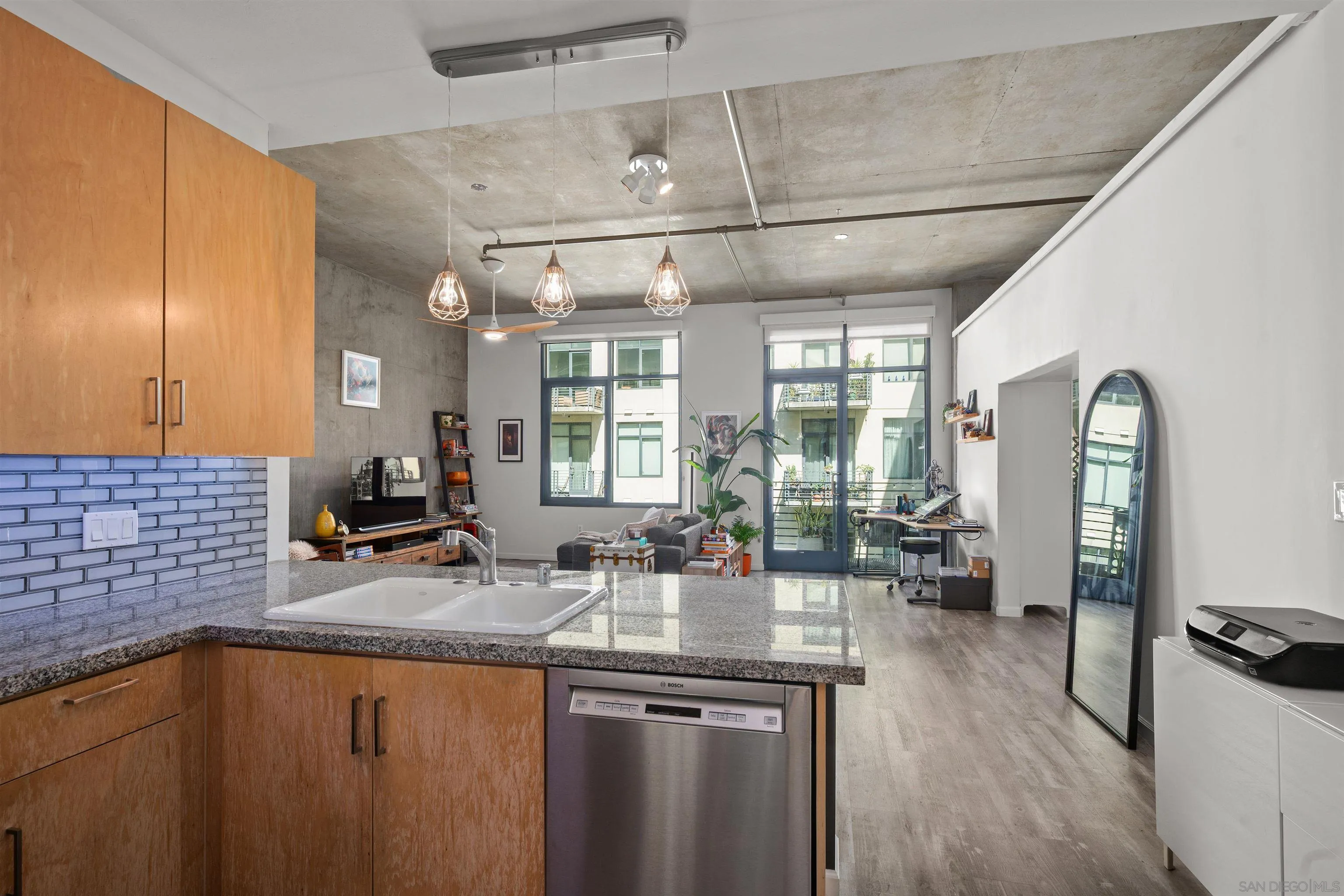 https://cdn.realtyfeed.com/cdn/127/260021160/2fbce564181b40579997a697f4cd6d17.webp