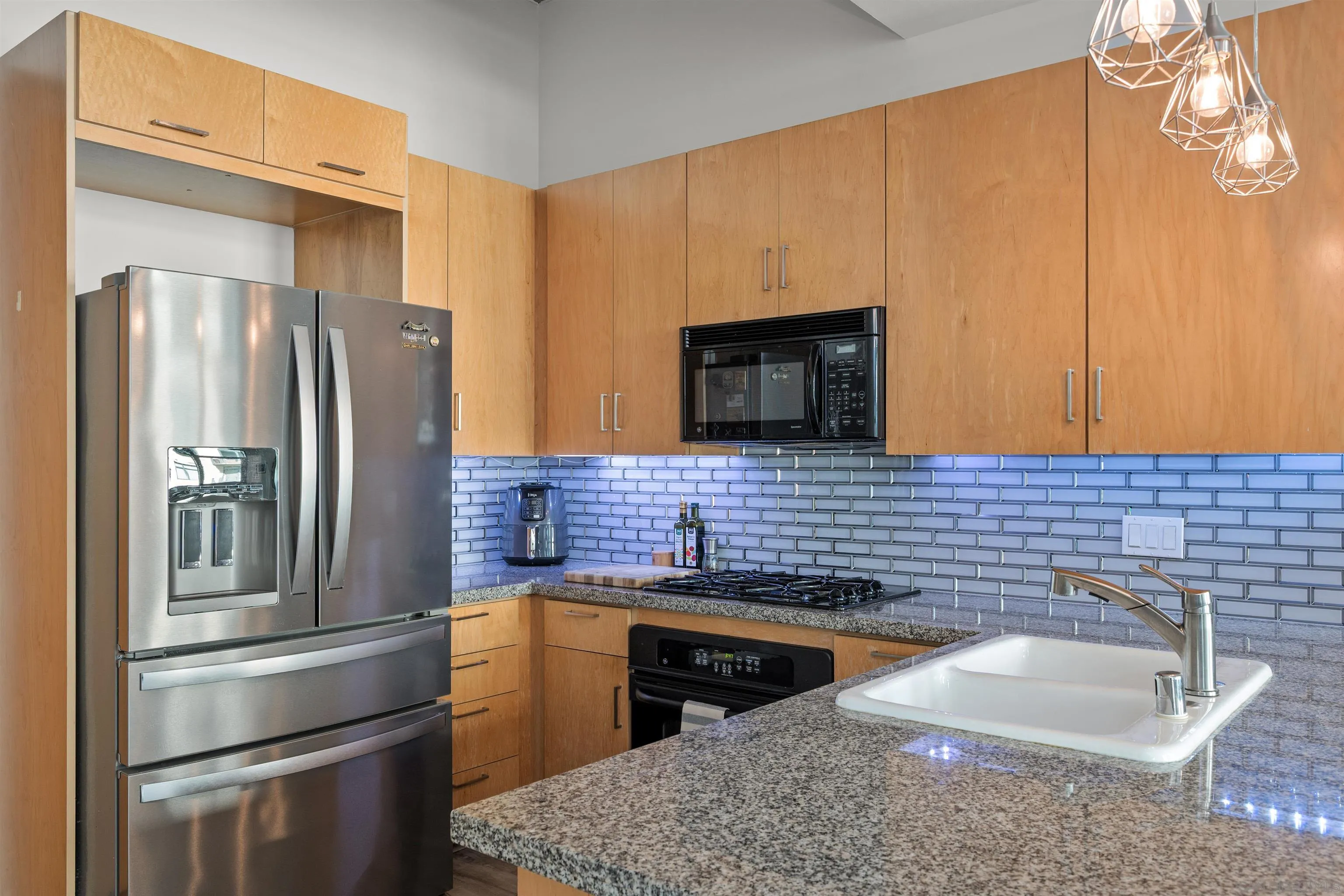 https://cdn.realtyfeed.com/cdn/127/260021160/44a668955223d3460a49d15f53a7ba6e.webp