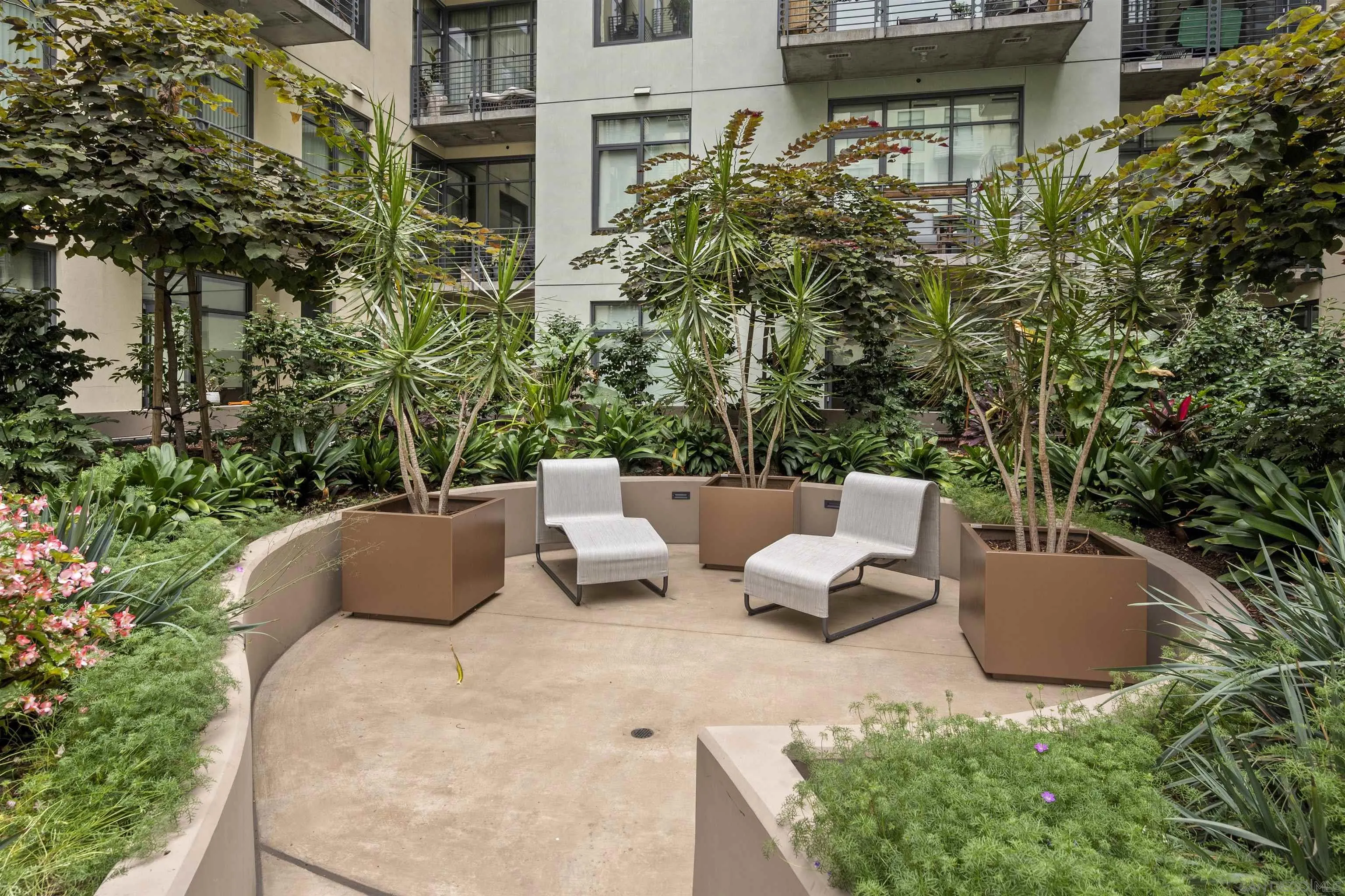 https://cdn.realtyfeed.com/cdn/127/260021160/537326d722f4d9079b64713beb4380d0.webp