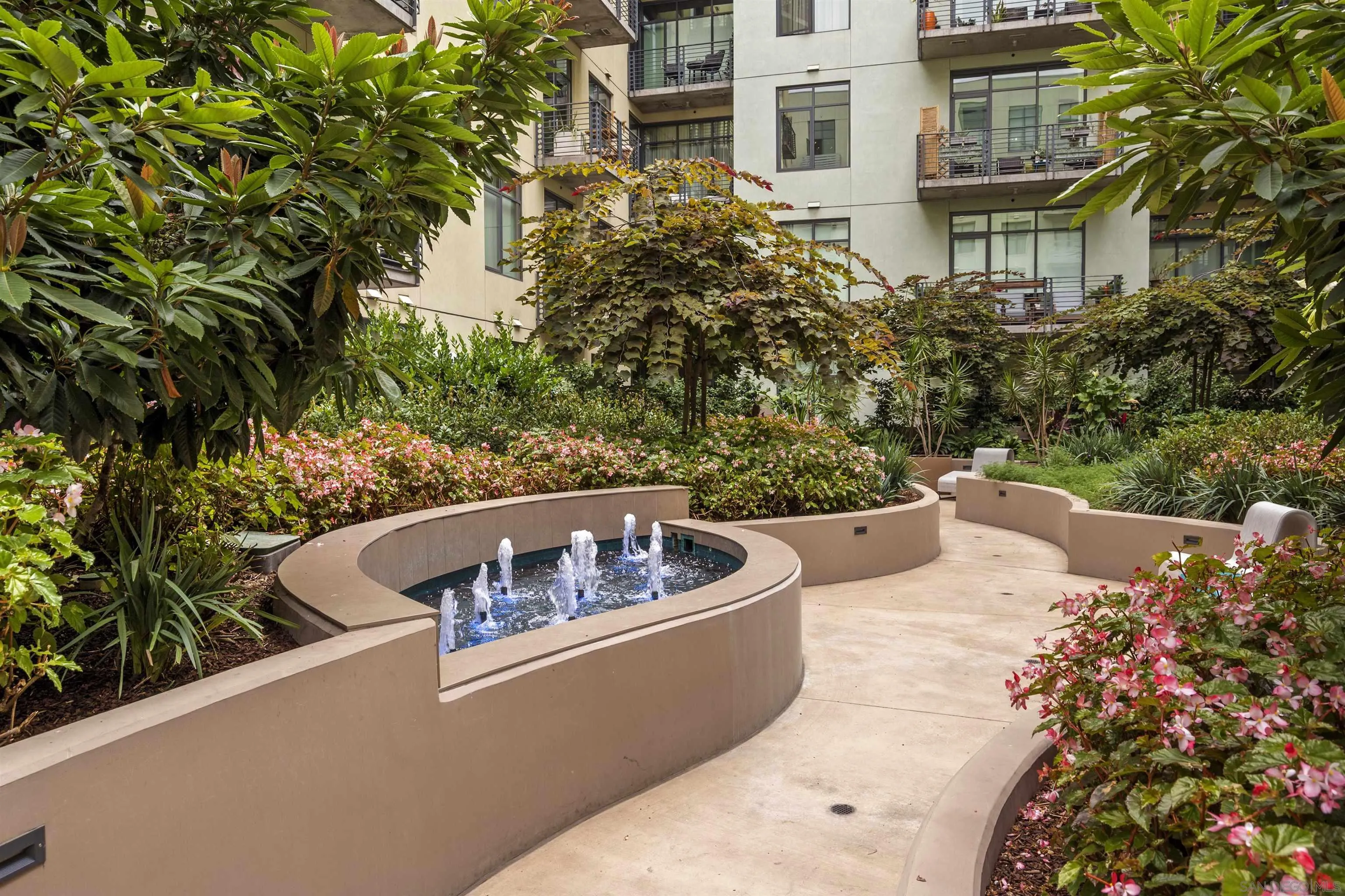 https://cdn.realtyfeed.com/cdn/127/260021160/7b6101546b2cbf2e50953df02928698d.webp