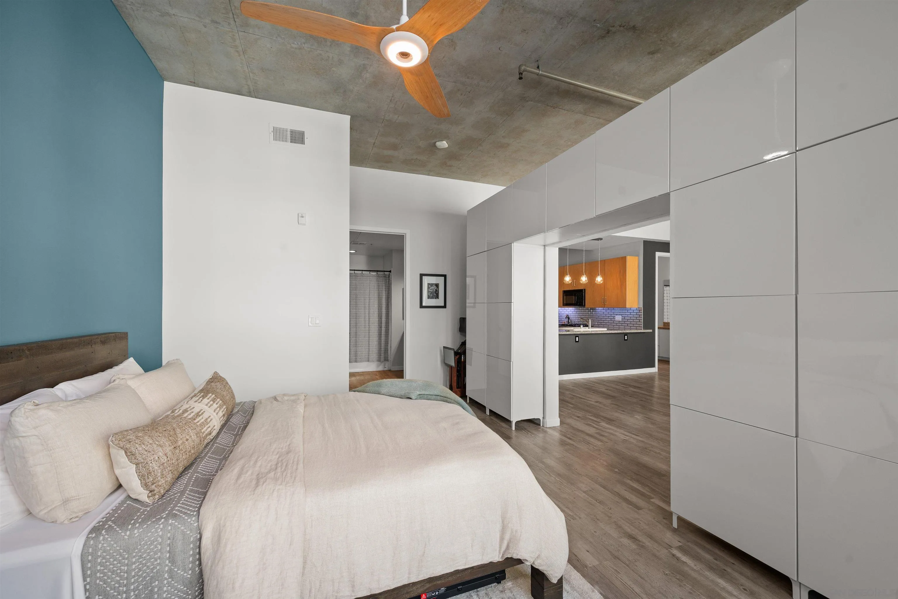 https://cdn.realtyfeed.com/cdn/127/260021160/b8a8350e3b0a26a9593e38df911f9ccd.webp