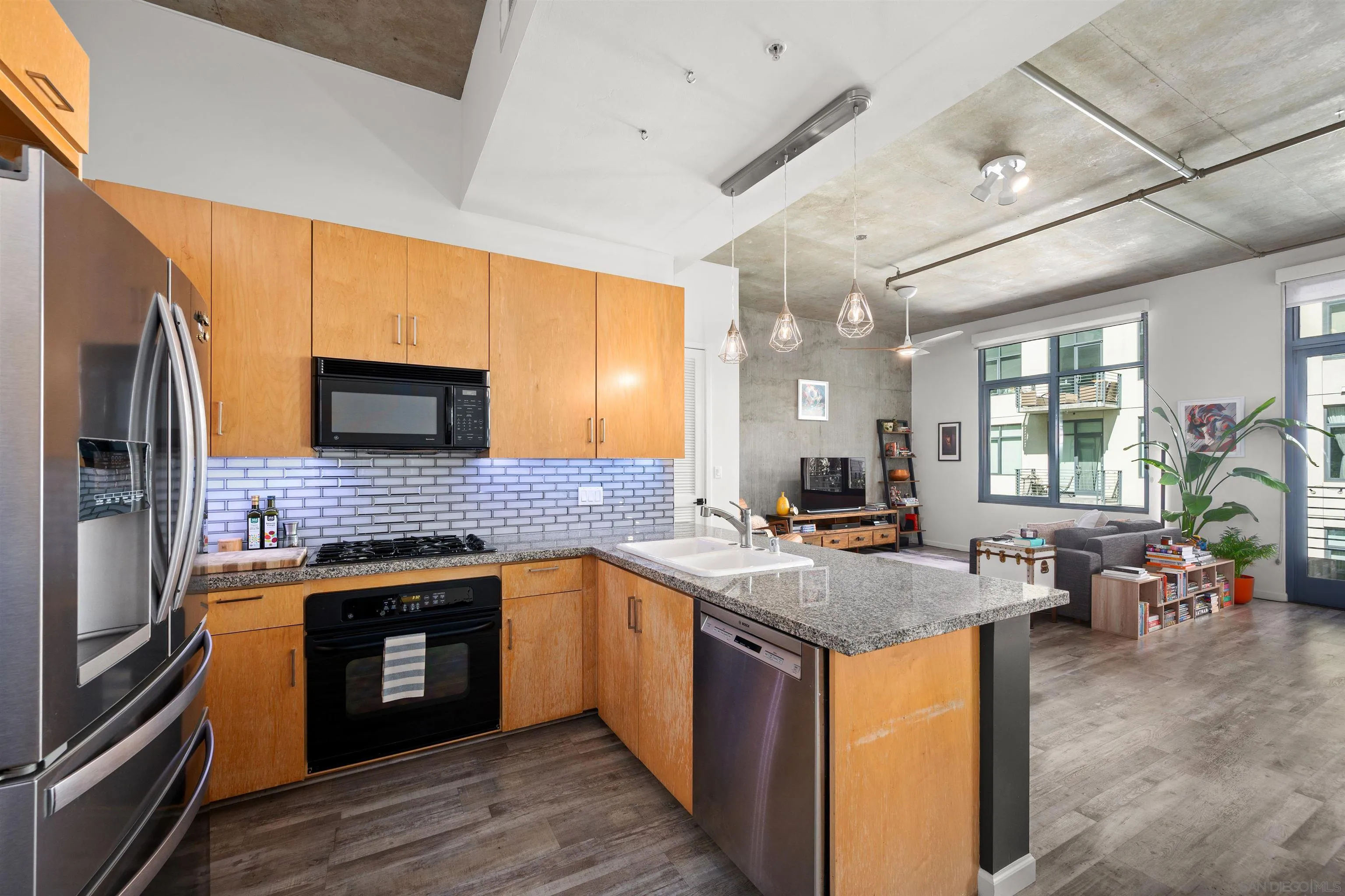 https://cdn.realtyfeed.com/cdn/127/260021160/c235ee65e94dfcb27aa08cd0398d1433.webp