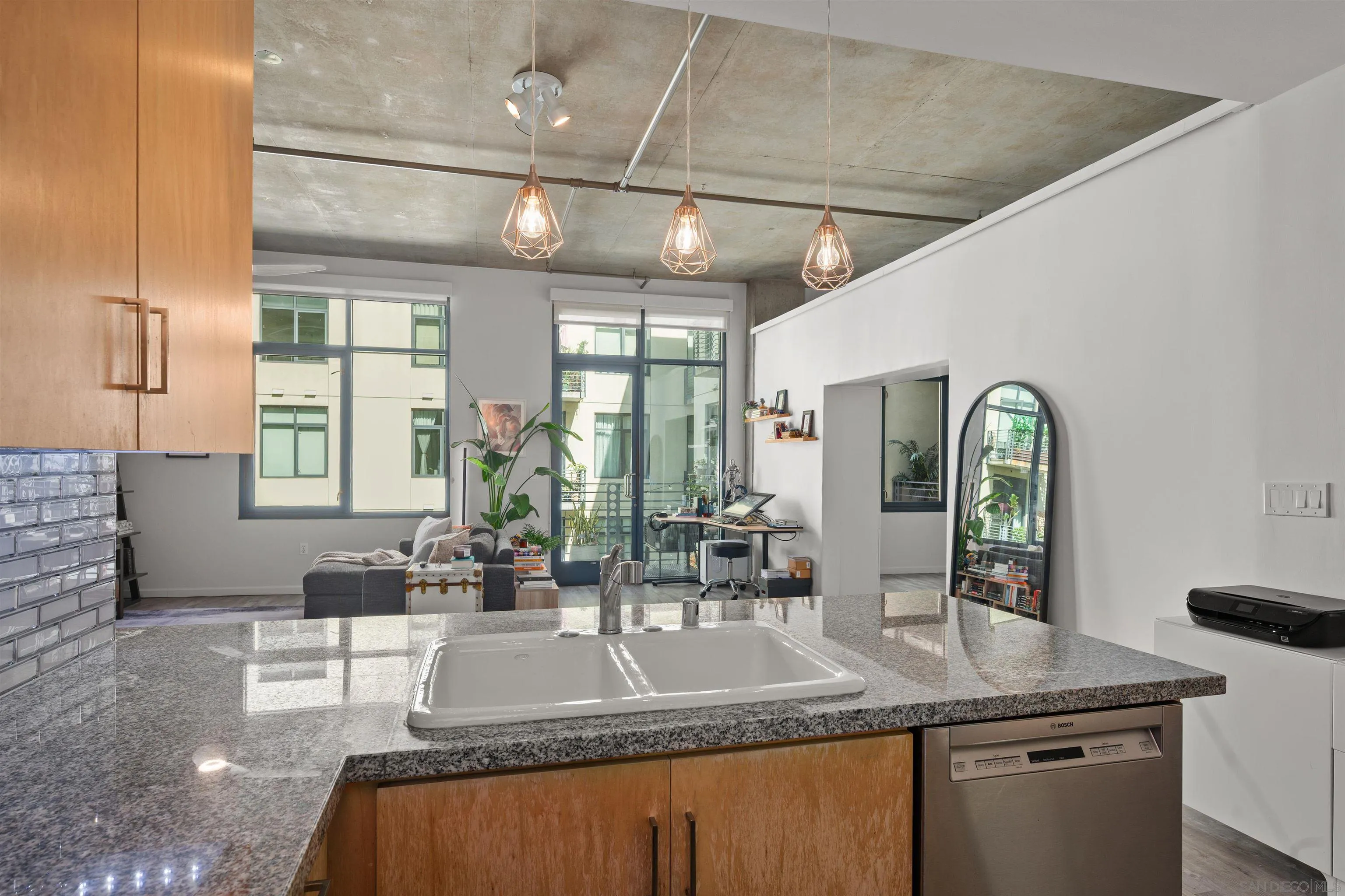 https://cdn.realtyfeed.com/cdn/127/260021160/f134a81e5edb0001b9ac4d27c7dc8662.webp