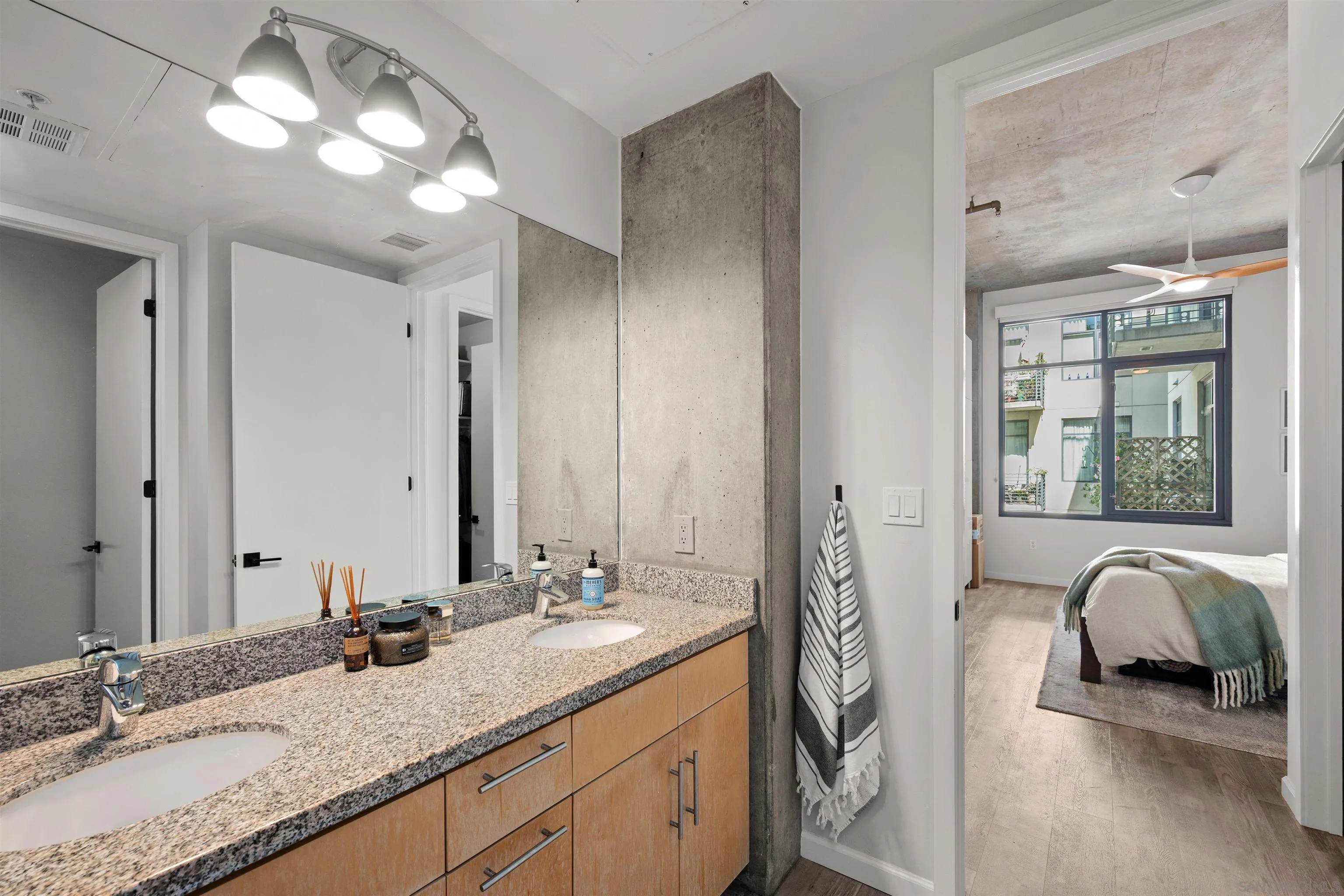 https://cdn.realtyfeed.com/cdn/127/260021160/f3e2edfb1565e21f2f3f4f8278b67fea.webp