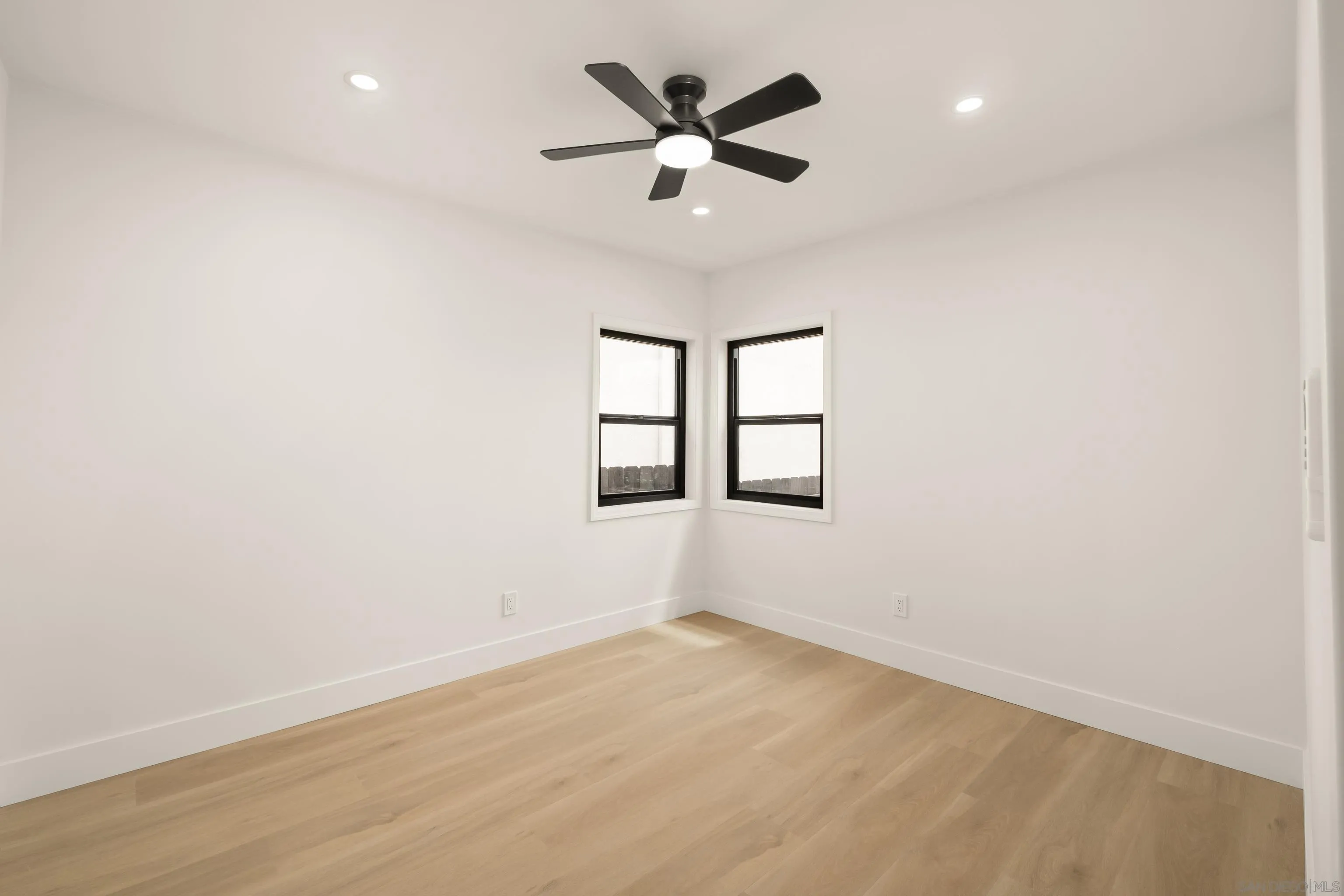 https://cdn.realtyfeed.com/cdn/127/260021161/42b20a7f676f34e86f41f65ddd46d6d7.webp