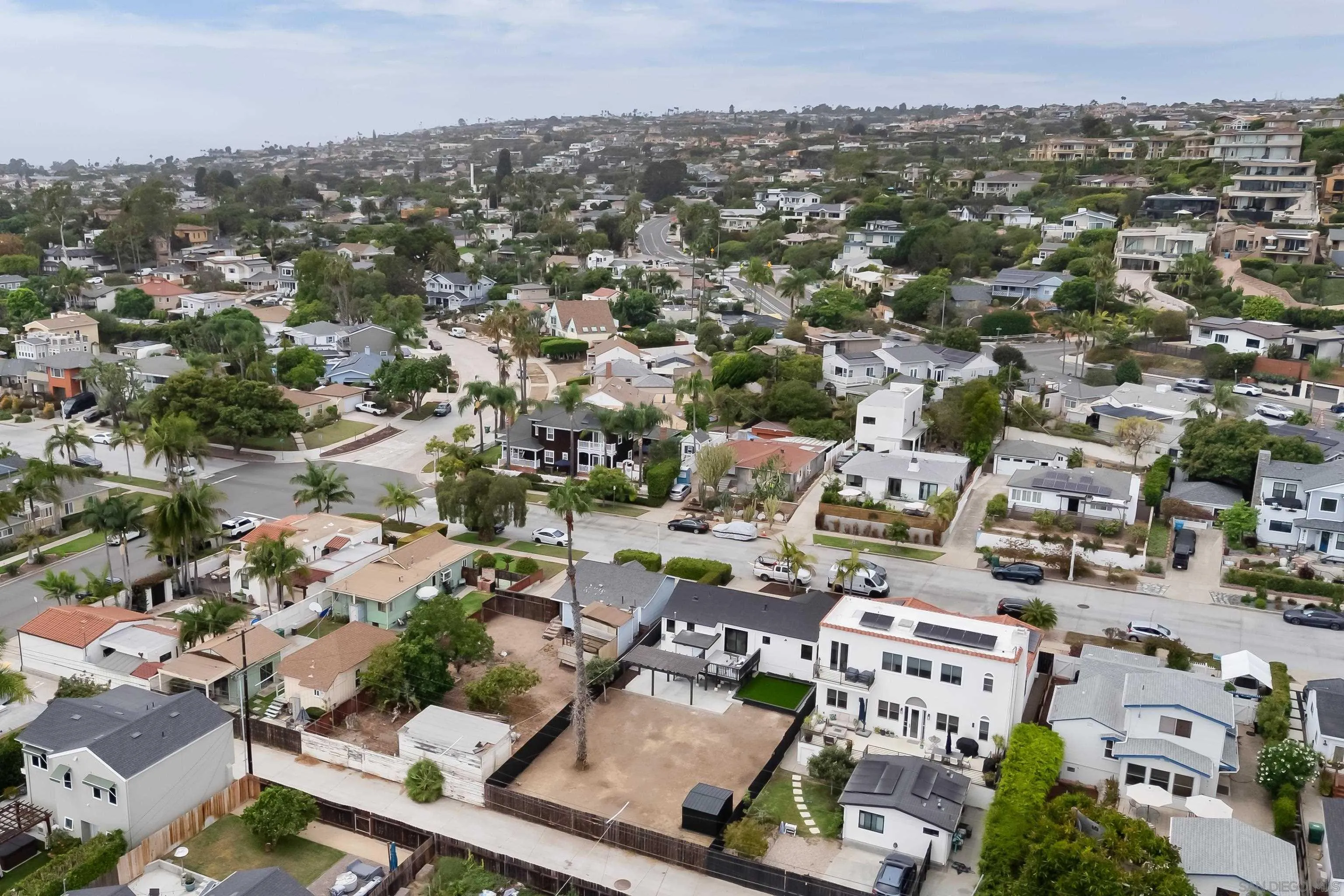https://cdn.realtyfeed.com/cdn/127/260021161/a56f0047dd2f86b0e7d3f79b84ba2356.webp
