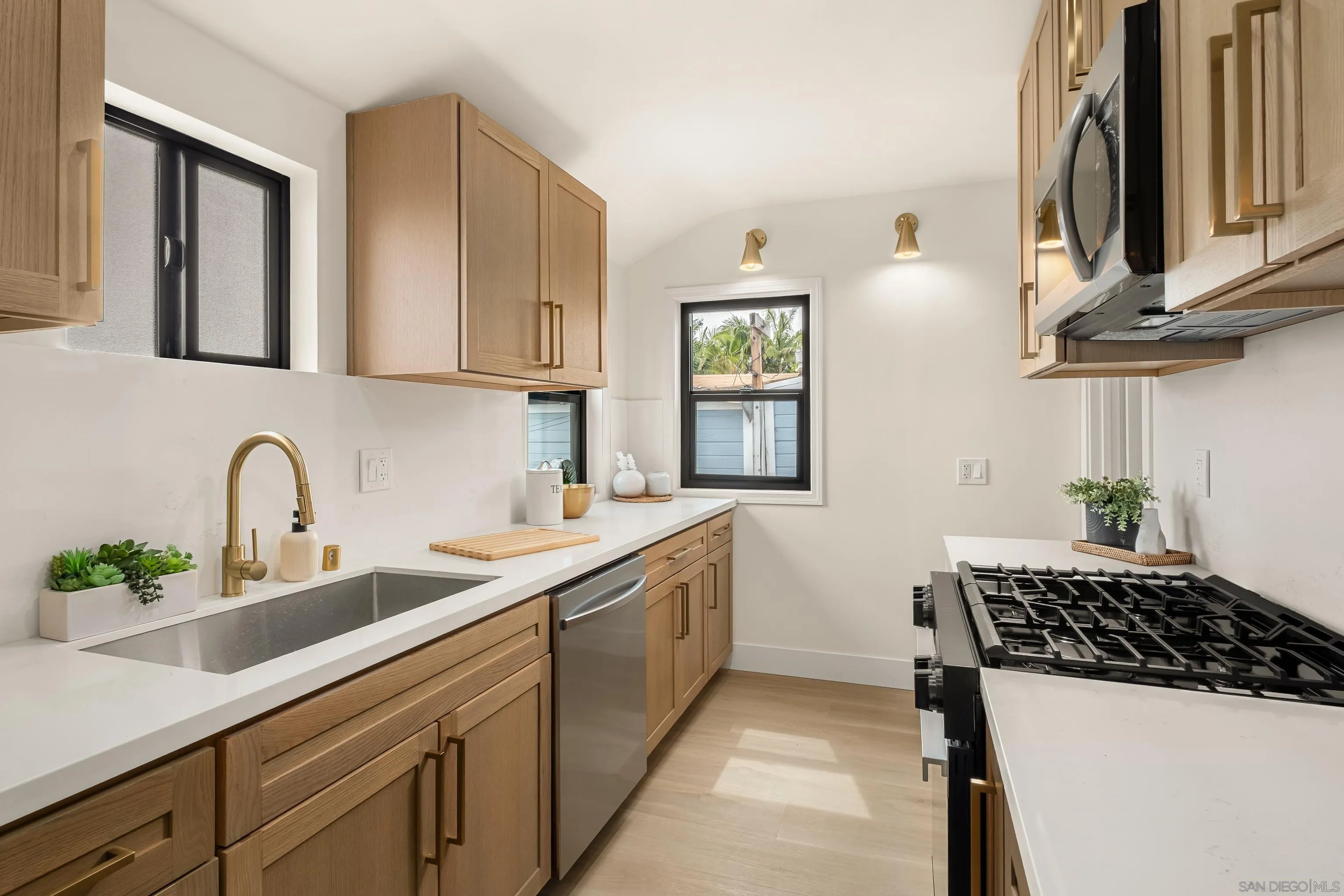 https://cdn.realtyfeed.com/cdn/127/260021161/dc464542b1db40009f642cb62a152cc9.webp