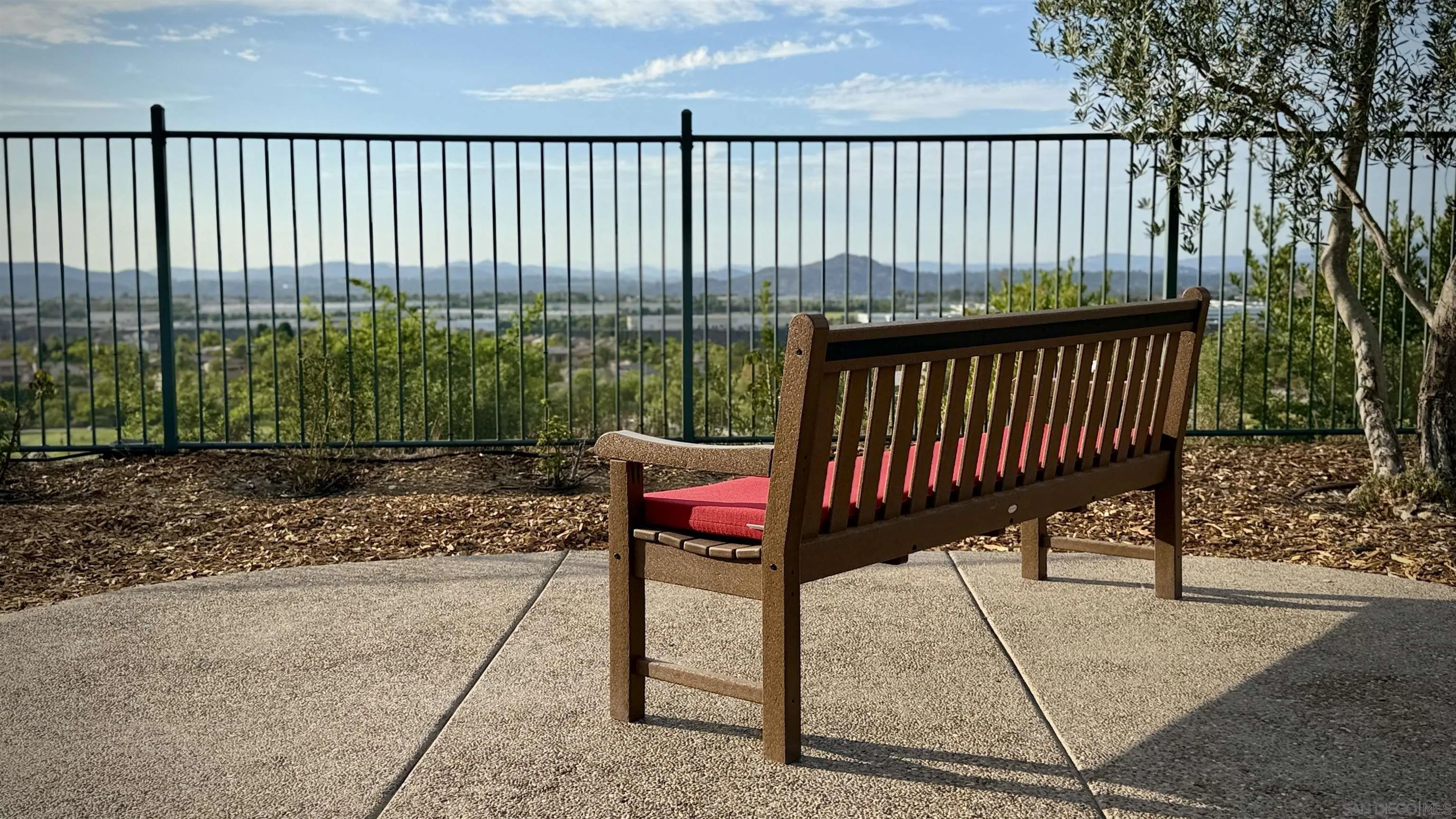 https://cdn.realtyfeed.com/cdn/127/260021162/13c35ec001a15049889331b6f2facacf.webp