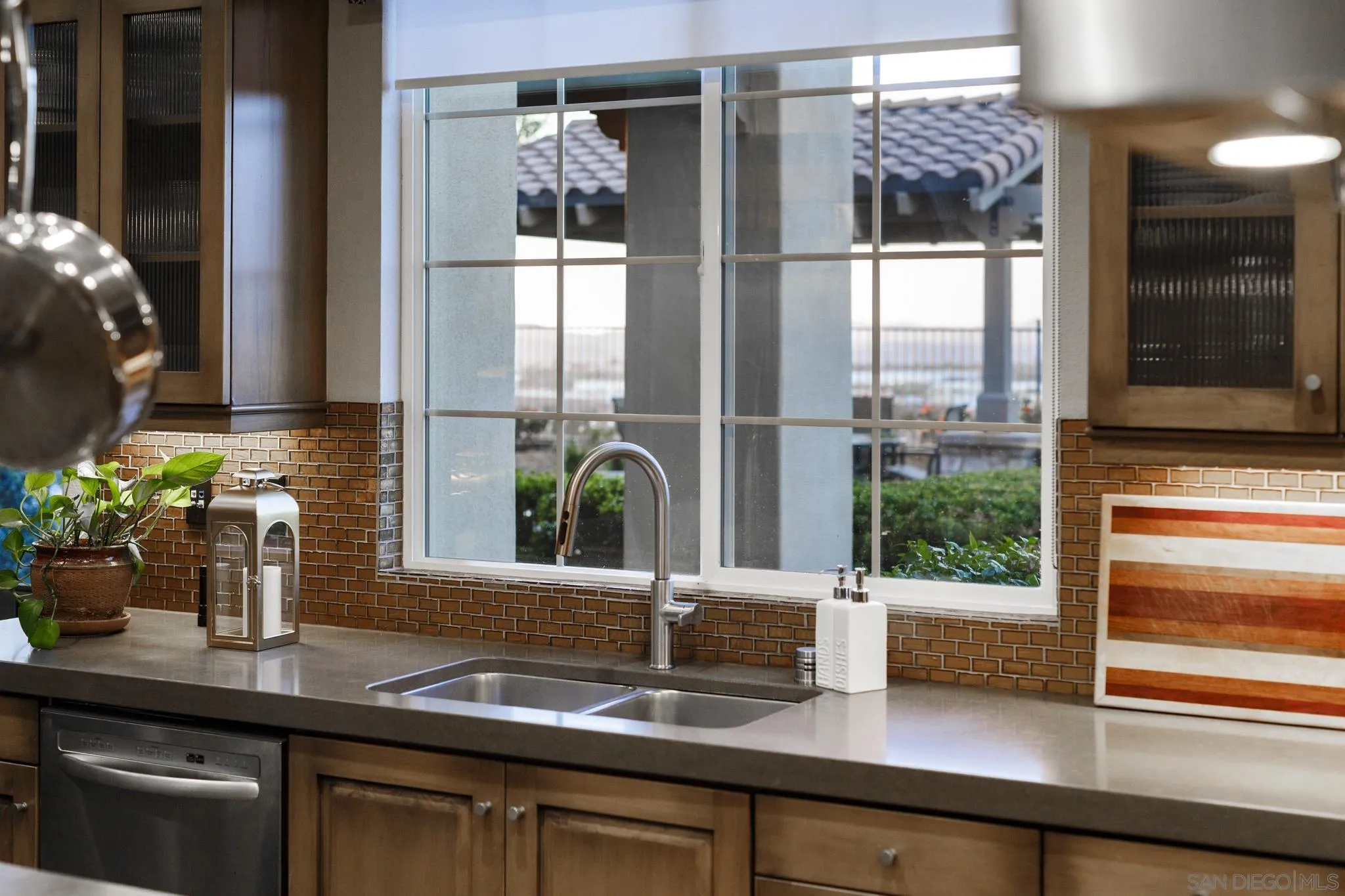 https://cdn.realtyfeed.com/cdn/127/260021162/2fc94e149a9390d9143324da7780b22e.webp