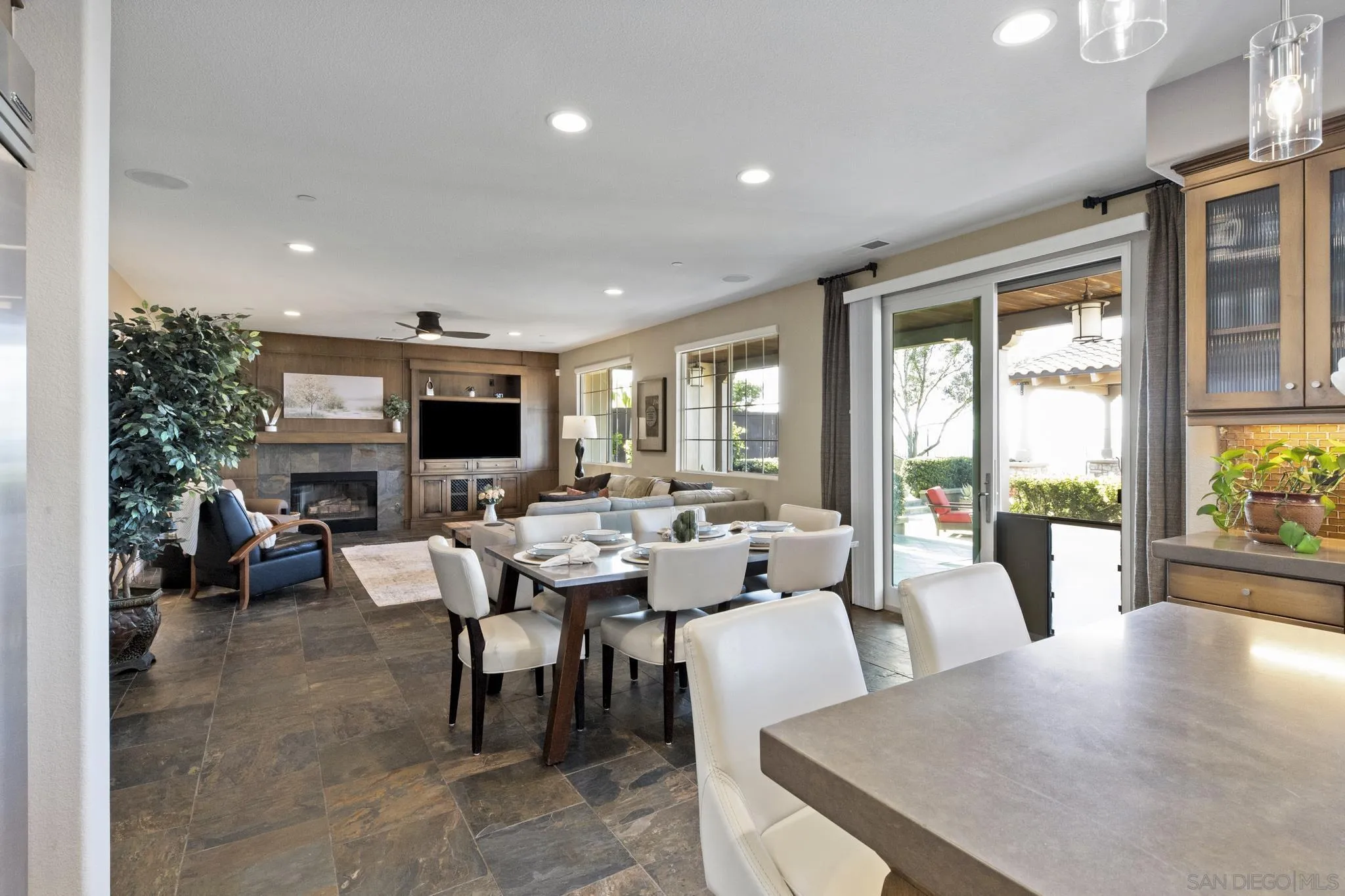 https://cdn.realtyfeed.com/cdn/127/260021162/bf2addae9c0fe64226c7147779936fe1.webp