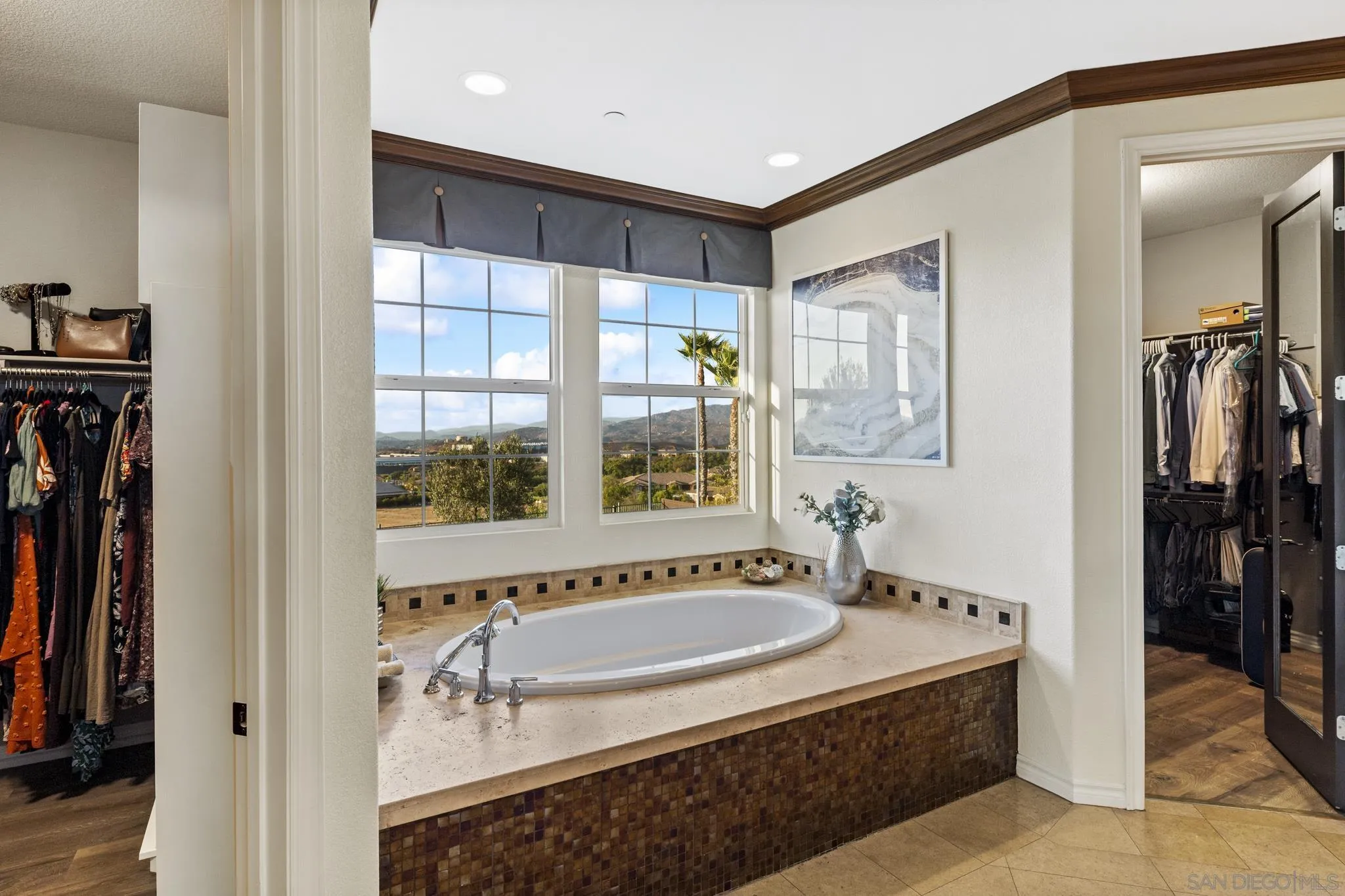 https://cdn.realtyfeed.com/cdn/127/260021162/daaf72b82da5bdba3b932528e56bf6a7.webp