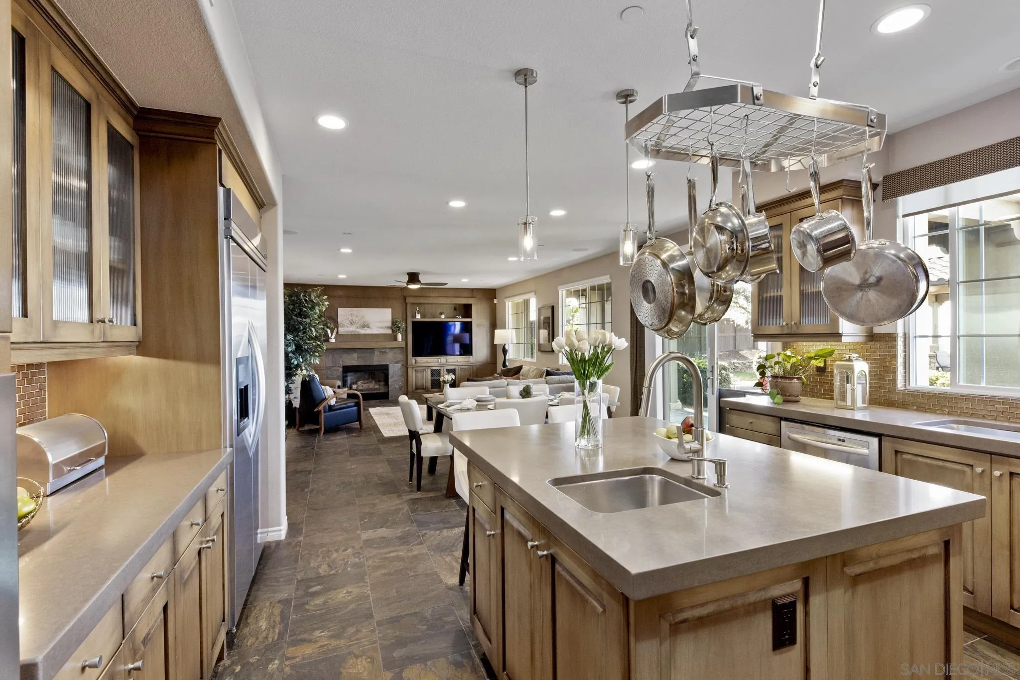 https://cdn.realtyfeed.com/cdn/127/260021162/e3d67bccbe6453e9ba372ff9205426a8.webp