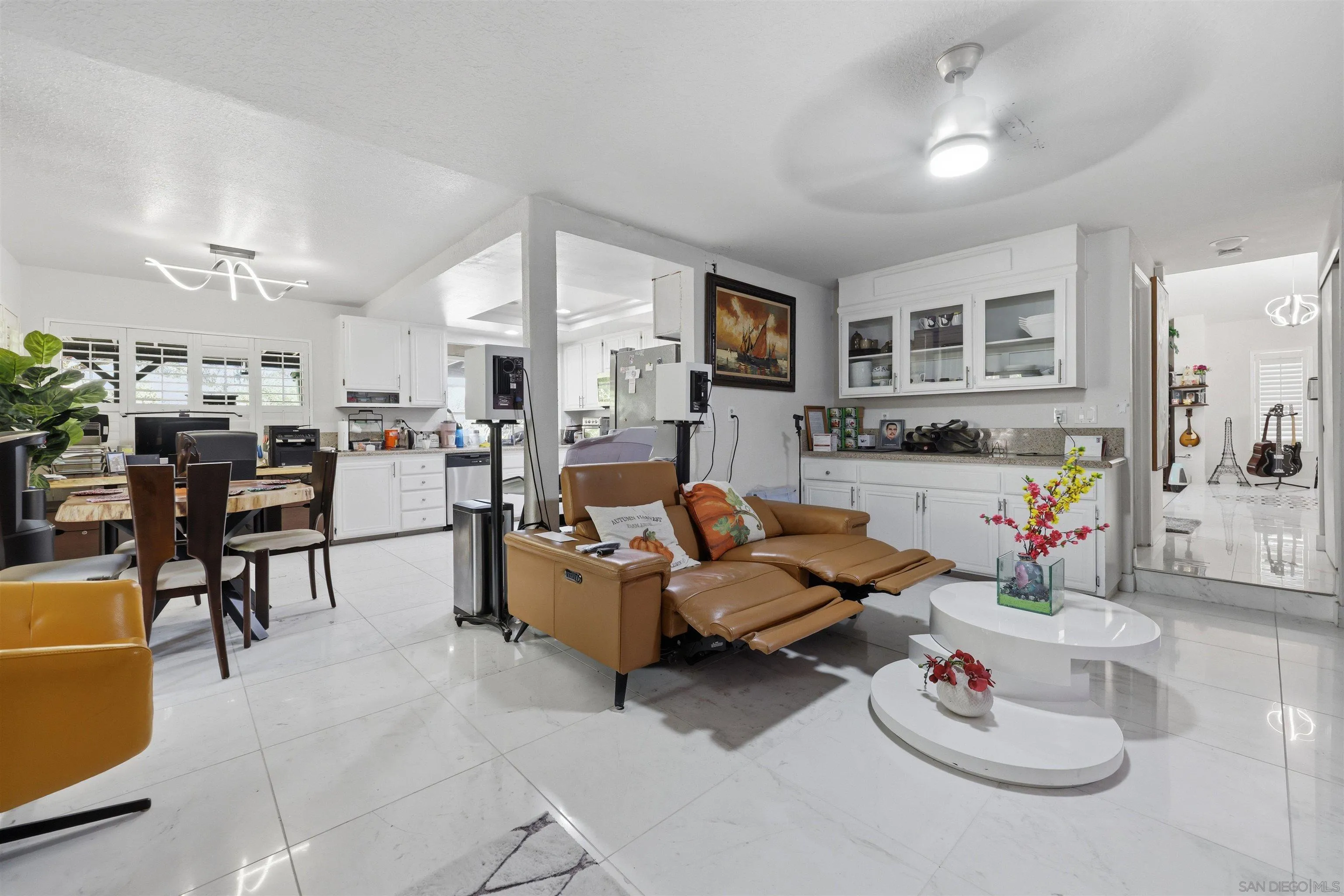 https://cdn.realtyfeed.com/cdn/127/260021166/87afae9c2a283f45d722a7f71e23bcd4.webp