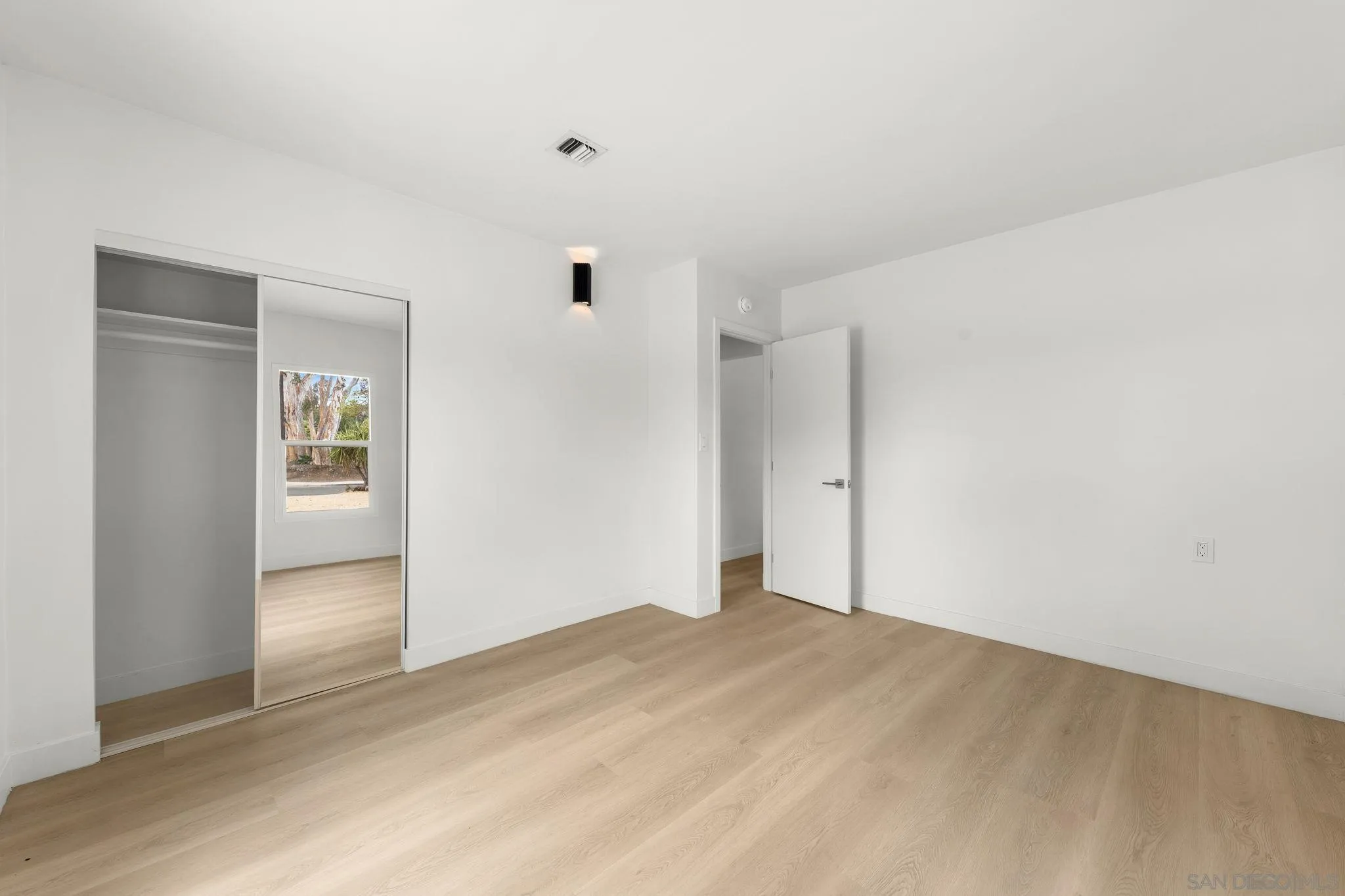 https://cdn.realtyfeed.com/cdn/127/260021169/19f08b7426fbf0ee79abb6741dad2134.webp