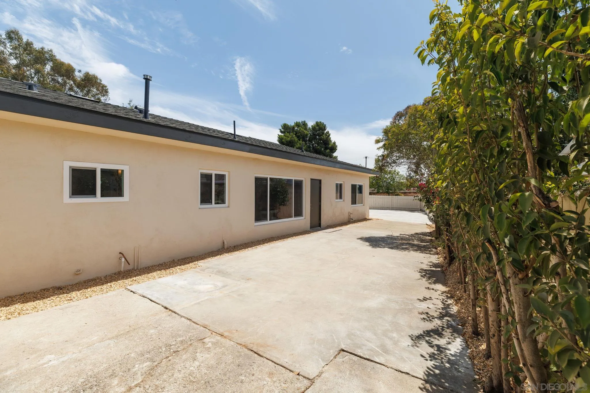 https://cdn.realtyfeed.com/cdn/127/260021169/f830f76d3238cf5cfee47813a89c9a7d.webp