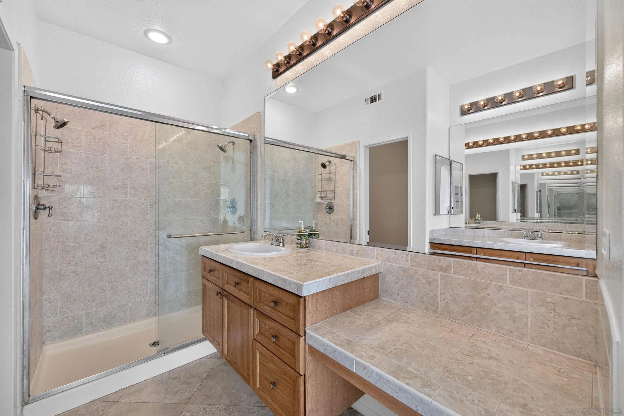 https://cdn.realtyfeed.com/cdn/127/260021173/3ac7a8e3d41ffe457cf828cce2871376.webp