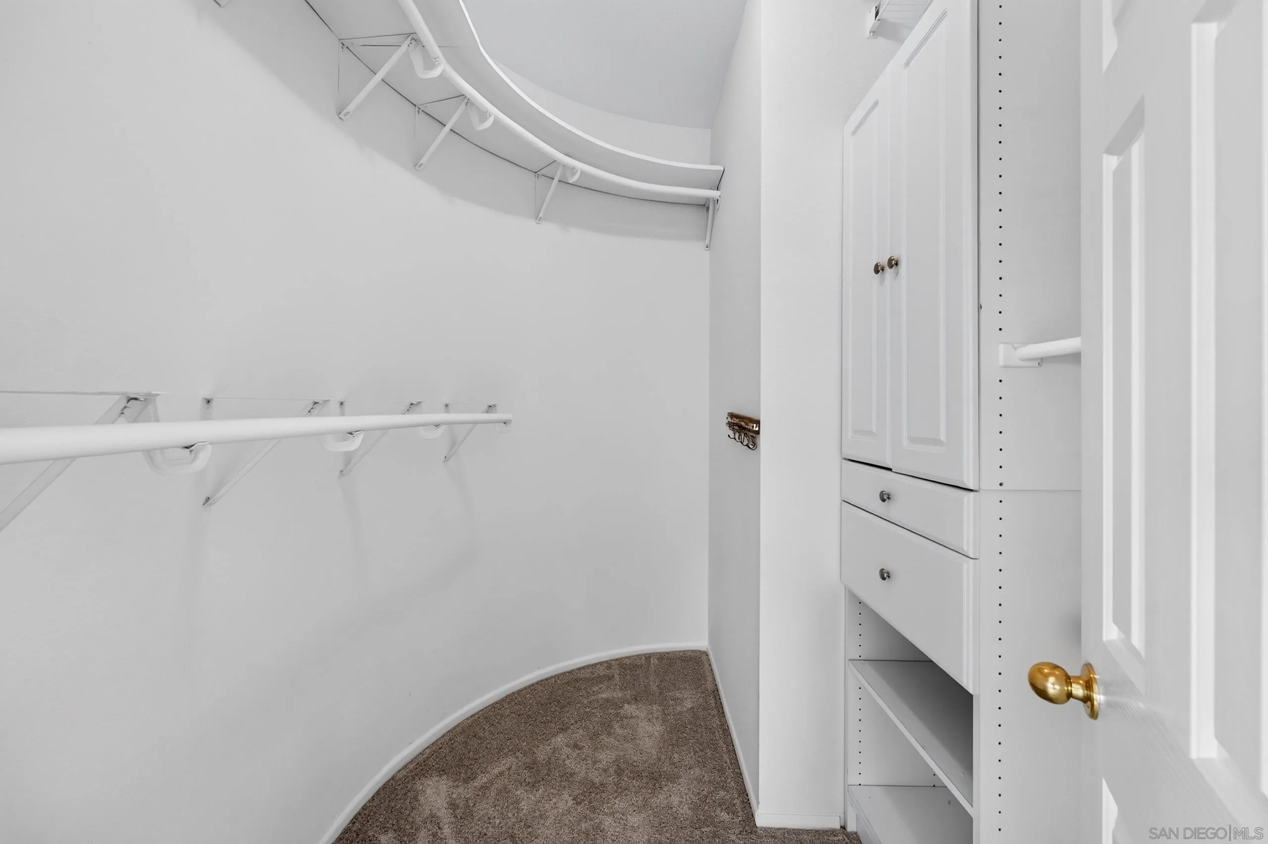 https://cdn.realtyfeed.com/cdn/127/260021173/660097b3a209de12222057f85f074fd0.webp