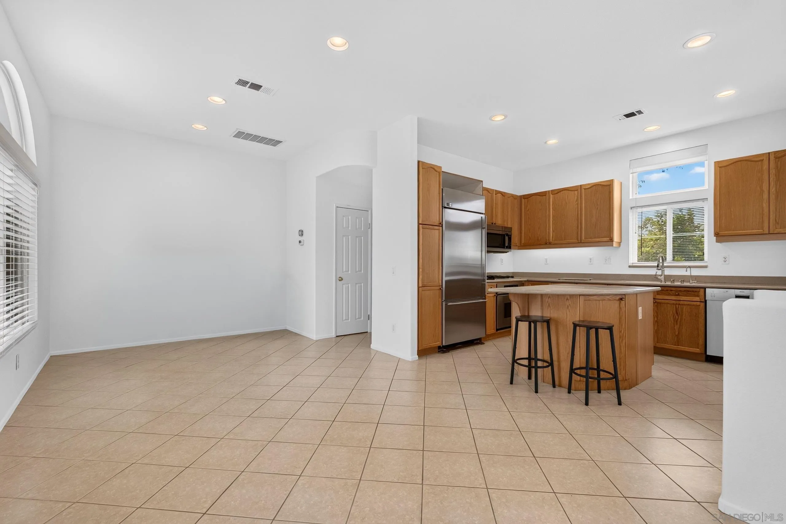 https://cdn.realtyfeed.com/cdn/127/260021173/6aa12807153153198b81fef60dfcca37.webp