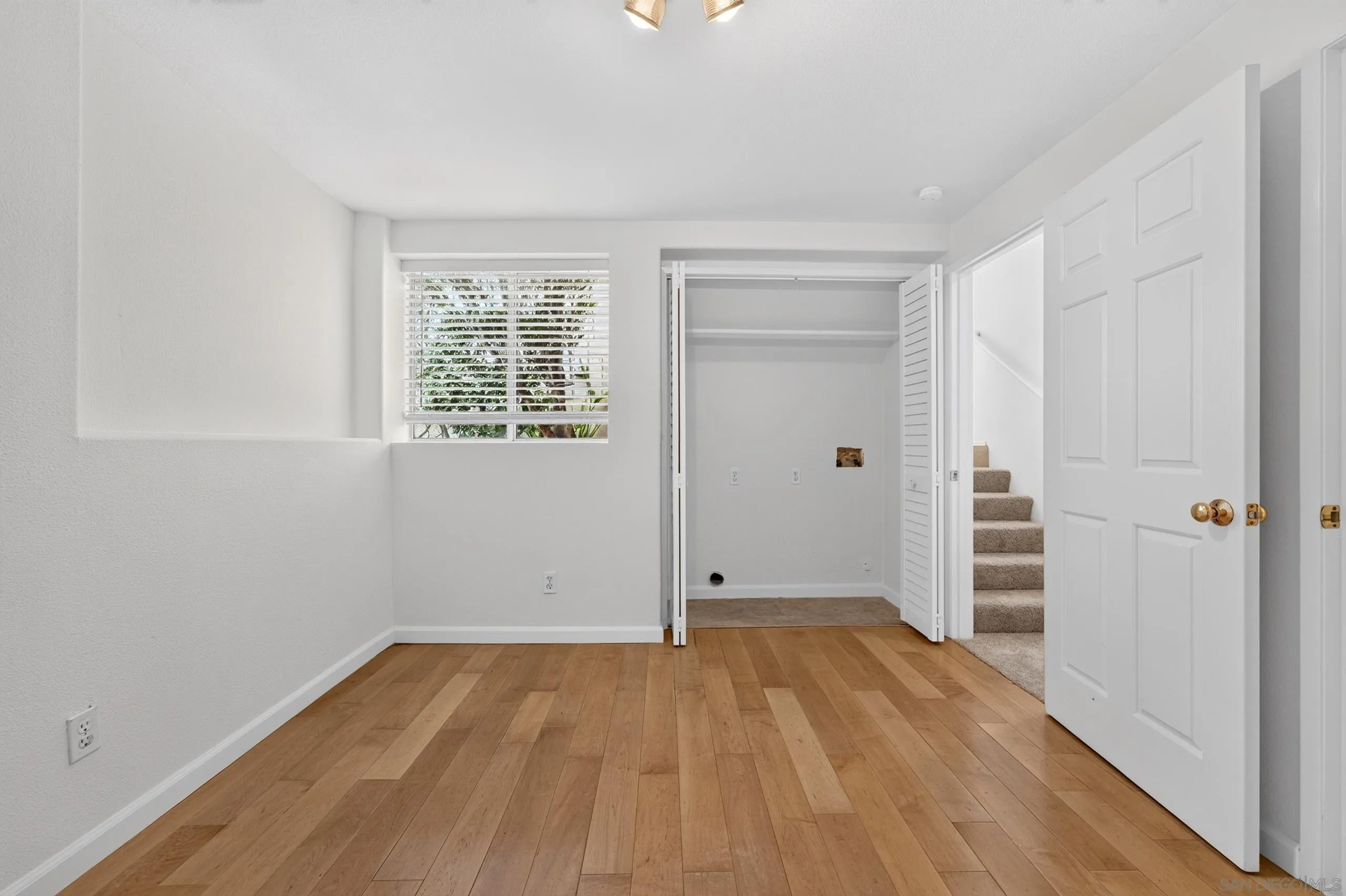 https://cdn.realtyfeed.com/cdn/127/260021173/9cbf0d27bbecfadb5abeda755a459877.webp
