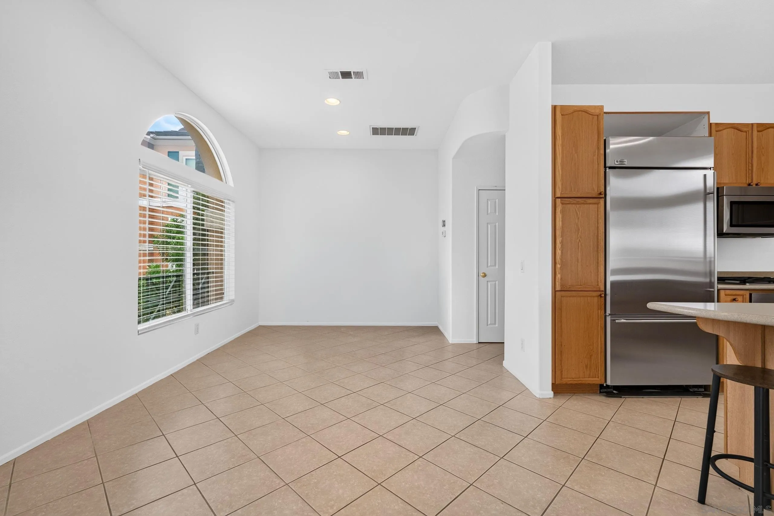 https://cdn.realtyfeed.com/cdn/127/260021173/9cc19dcf6c0d71a07bed468f1b3cf412.webp