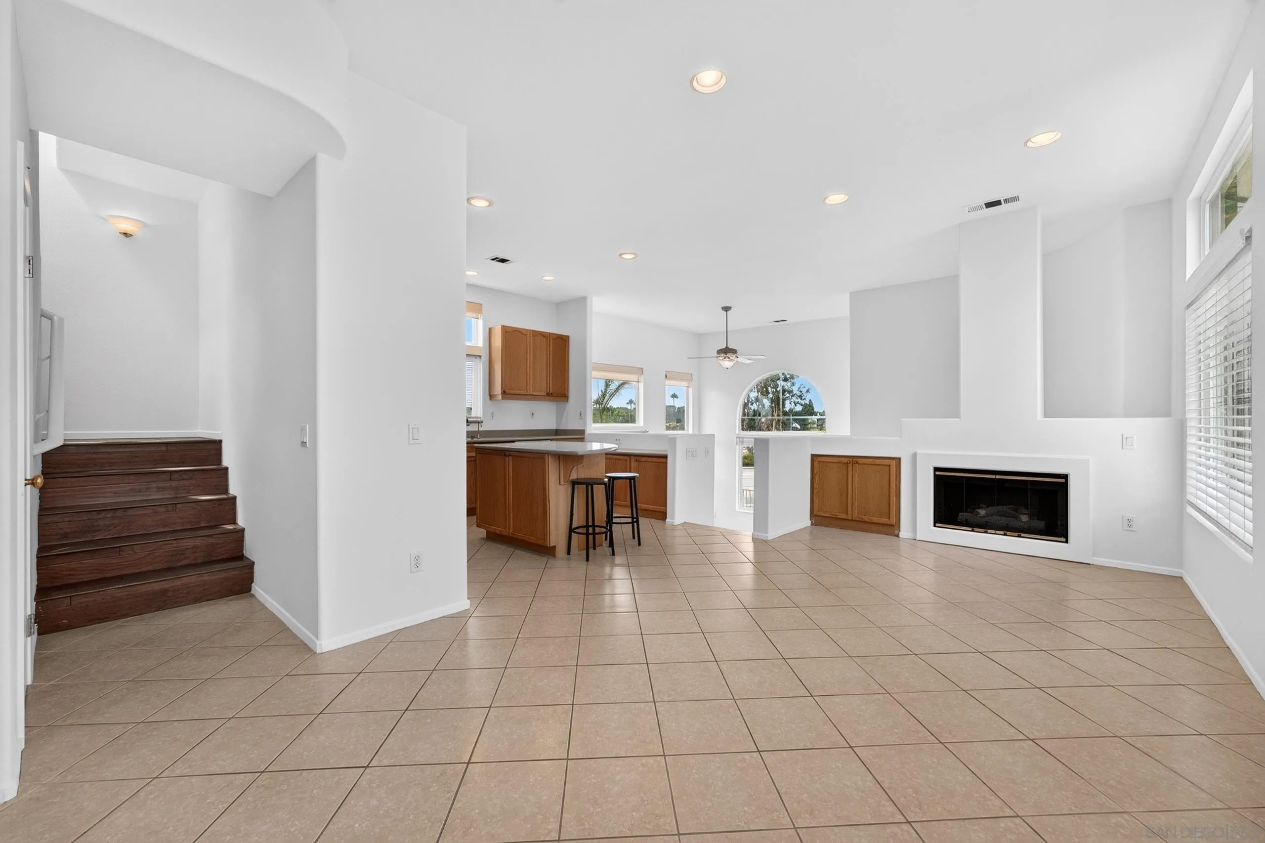 https://cdn.realtyfeed.com/cdn/127/260021173/a2bbc53b788554896f6d91161db63f52.webp