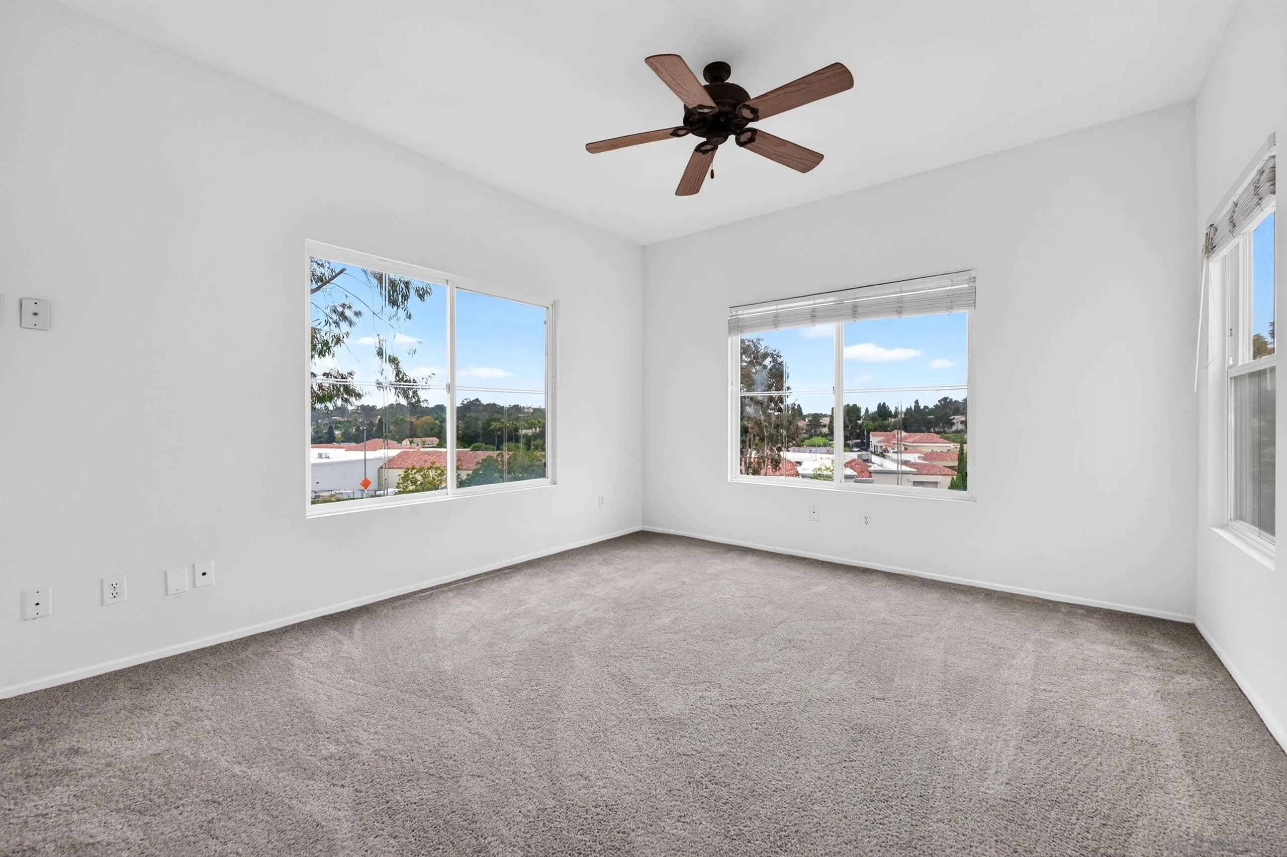 https://cdn.realtyfeed.com/cdn/127/260021173/c550e9e5567f4731fc2d4babf2c30b61.webp