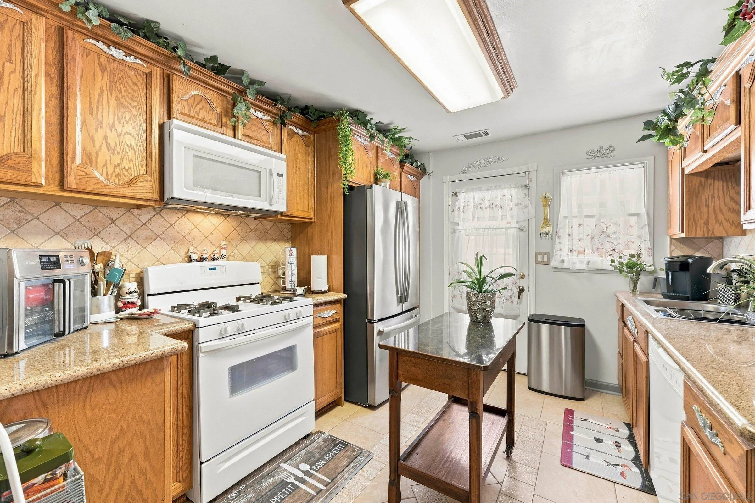 https://cdn.realtyfeed.com/cdn/127/260021175/6fd47bdd7dc656eef949fec1f339c80e.webp